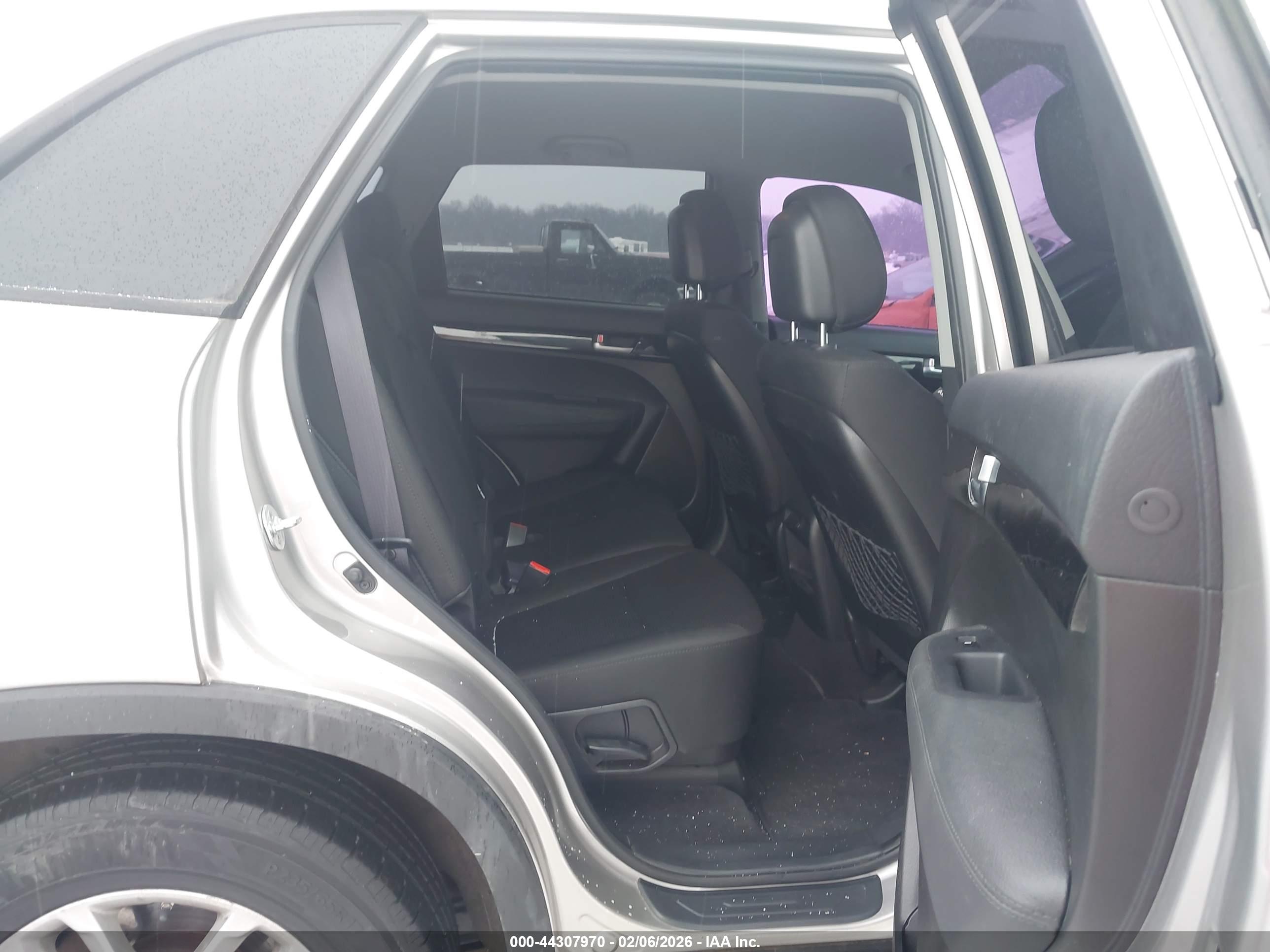 KIA SORENTO image 8