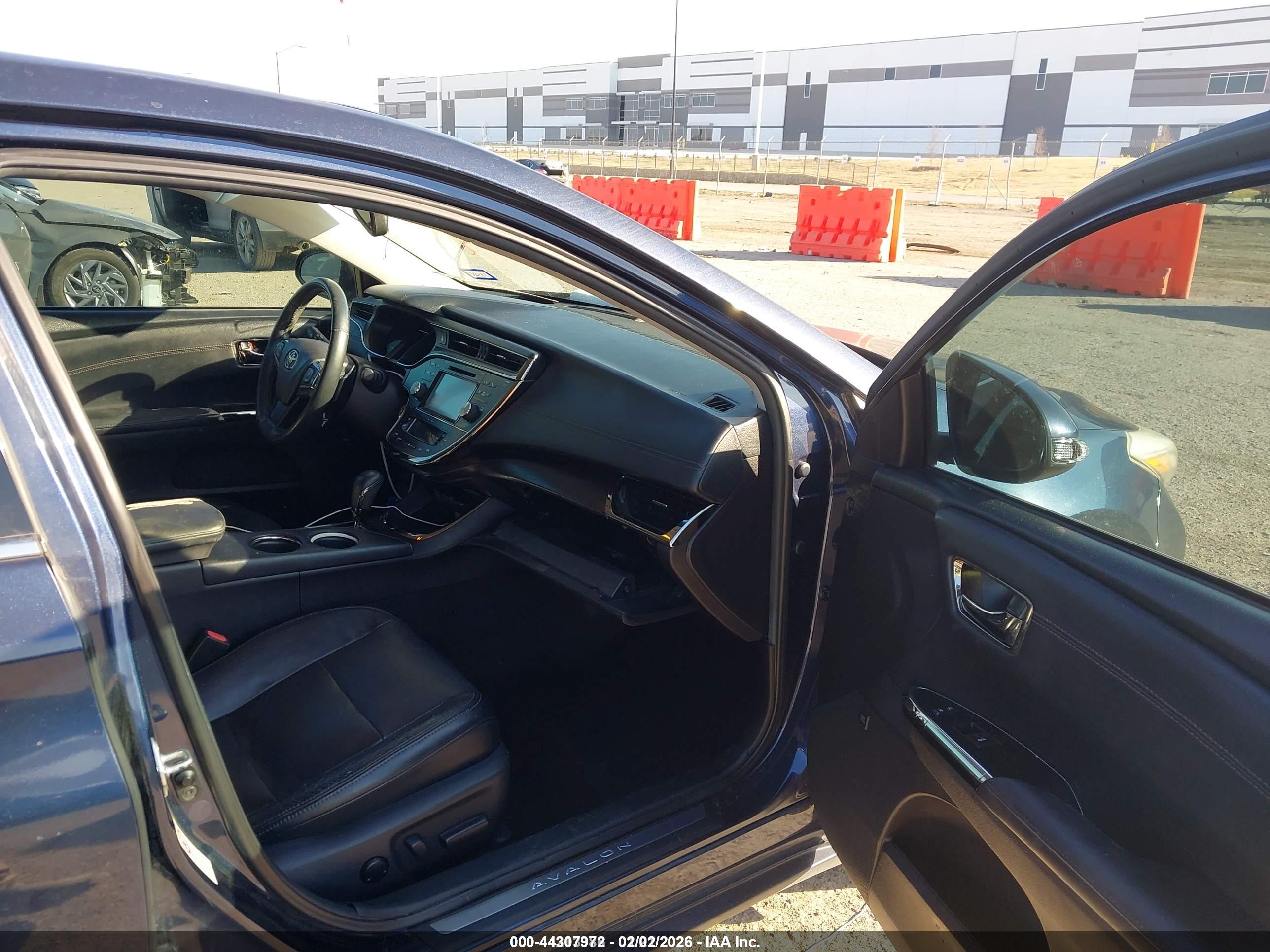 TOYOTA AVALON image 5