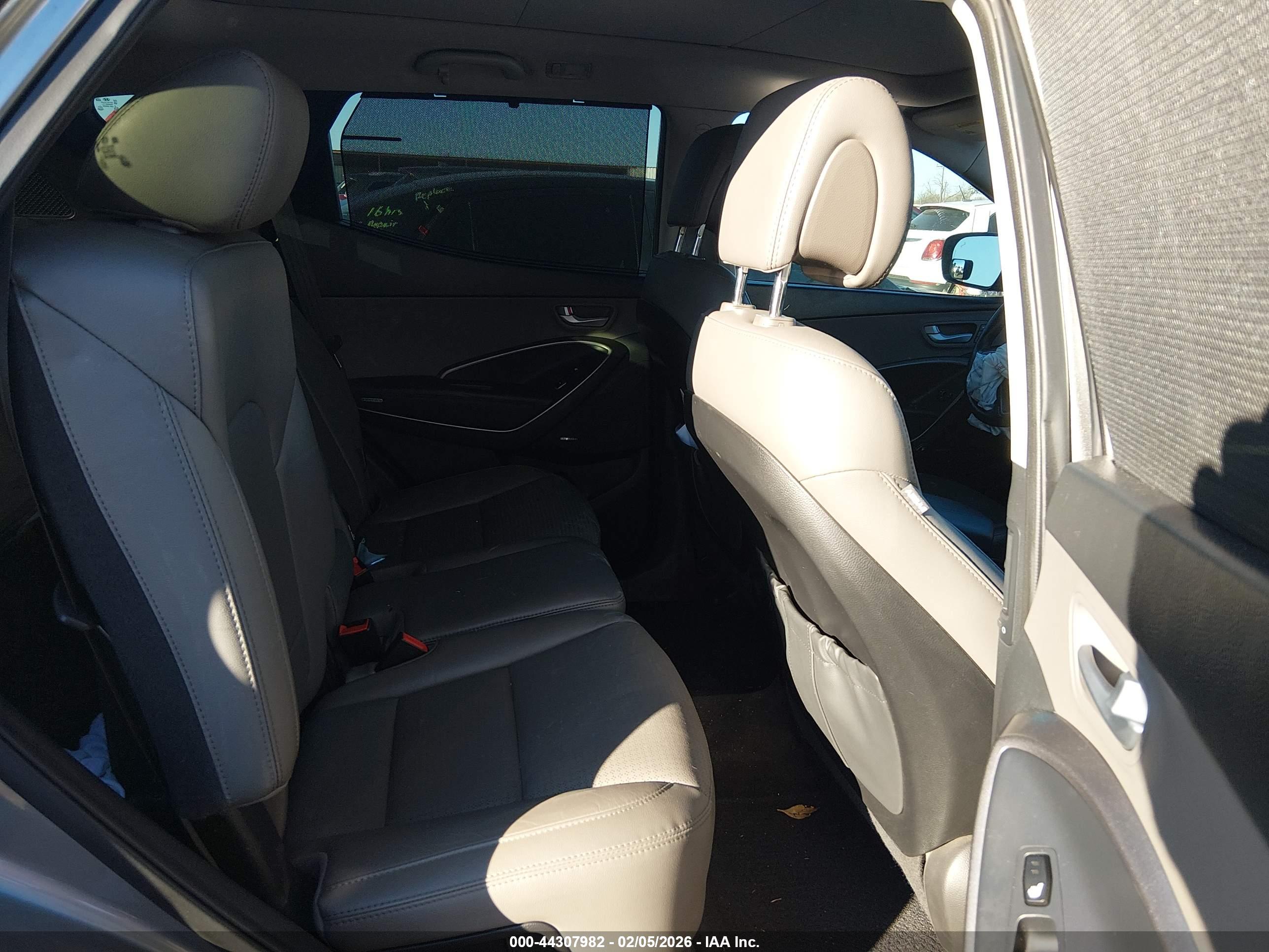 HYUNDAI SANTA image 8