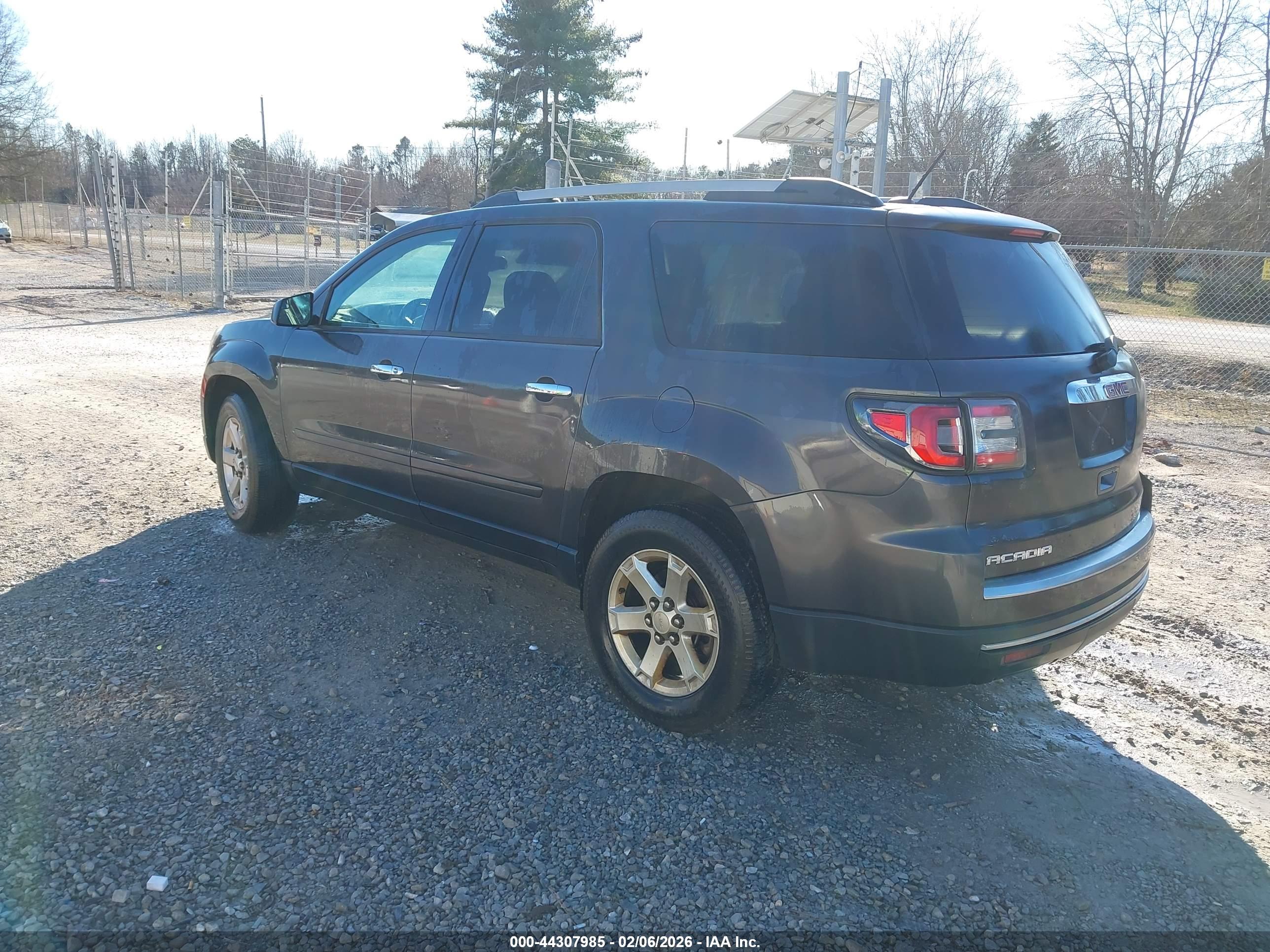 GMC ACADIA image 3