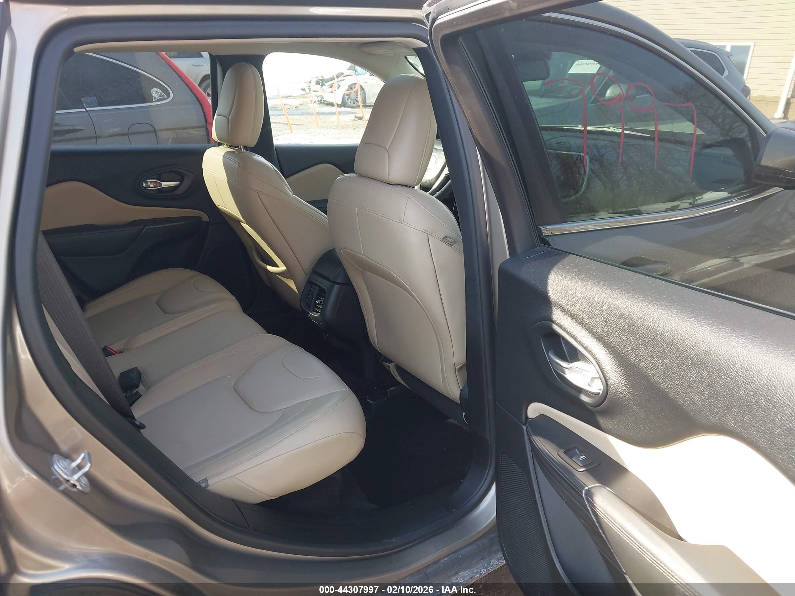 JEEP CHEROKEE image 8