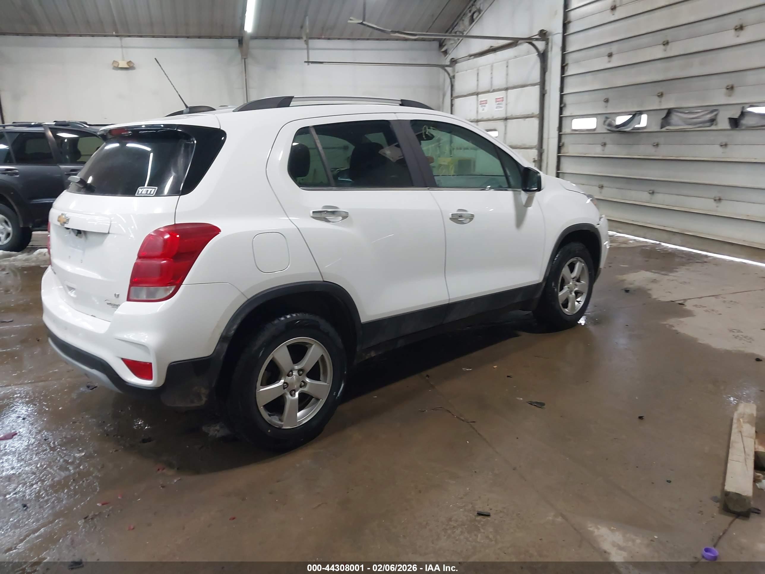 CHEVROLET TRAX image 4