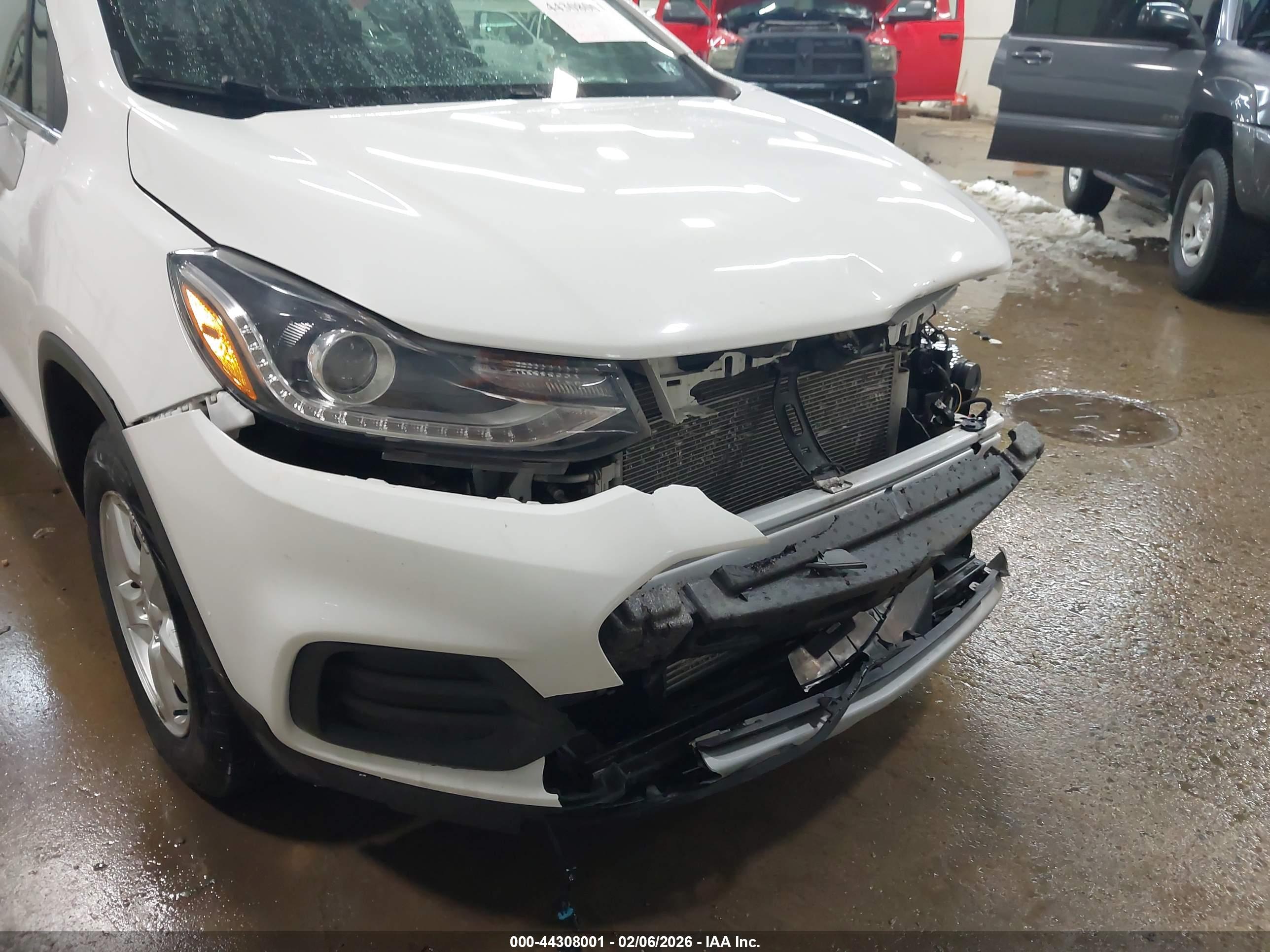 CHEVROLET TRAX image 6