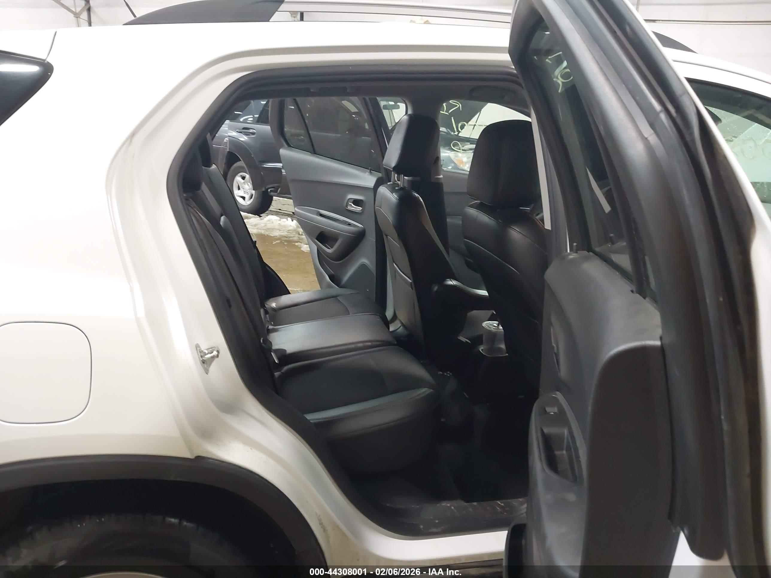CHEVROLET TRAX image 8