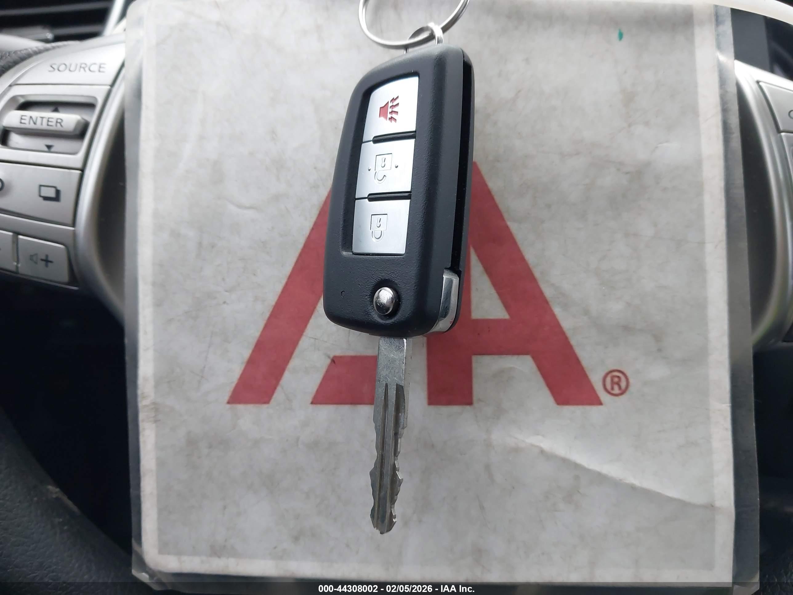NISSAN ROGUE image 11
