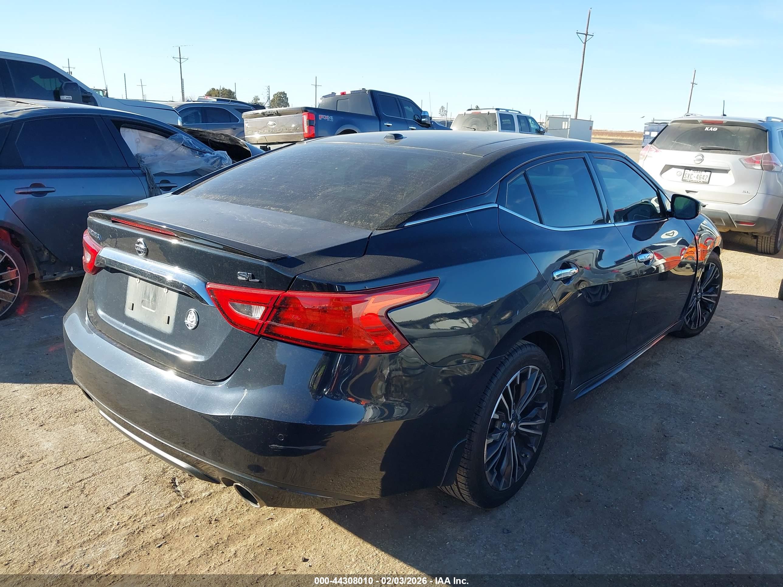 NISSAN MAXIMA image 4