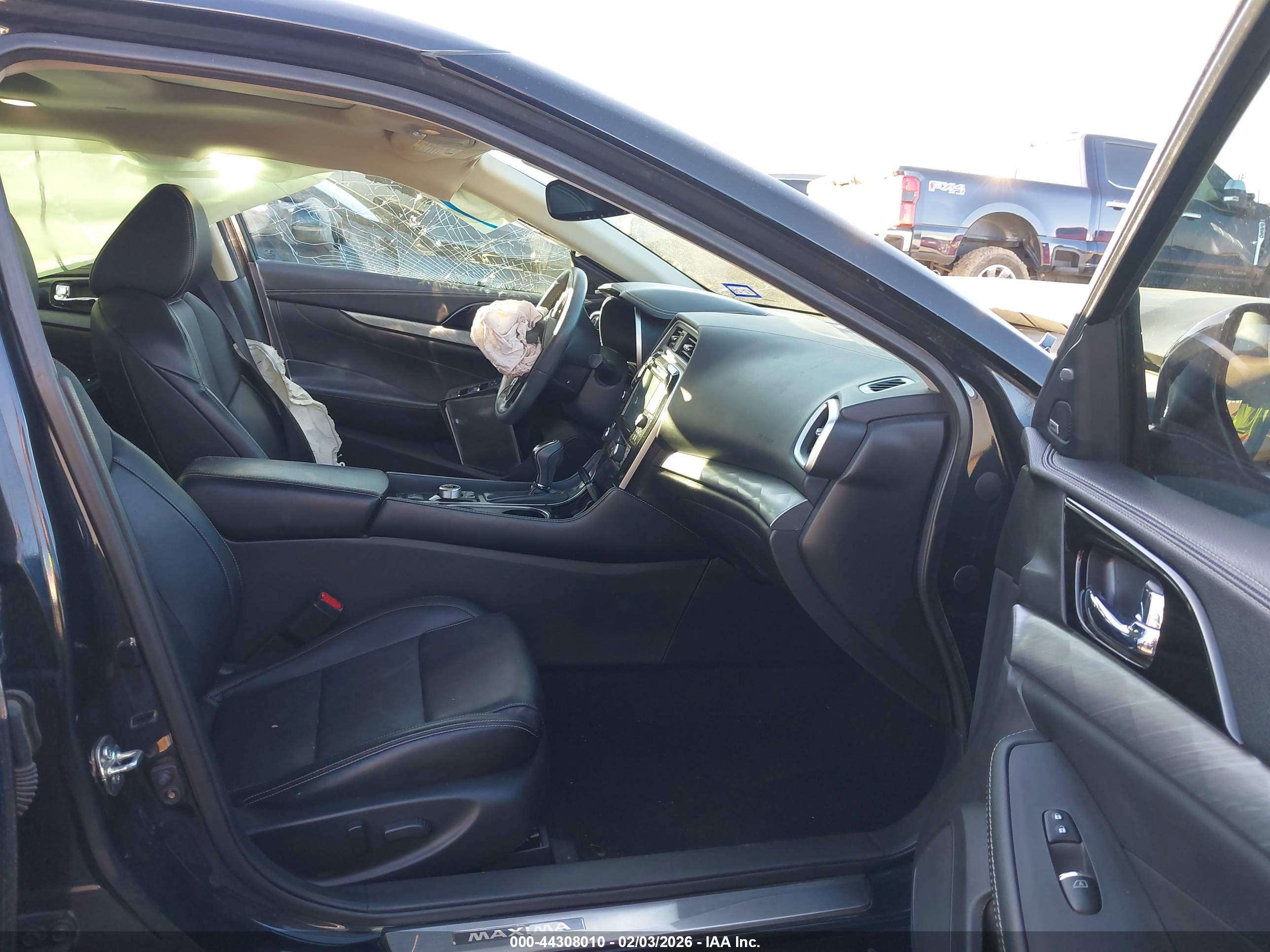 NISSAN MAXIMA image 5
