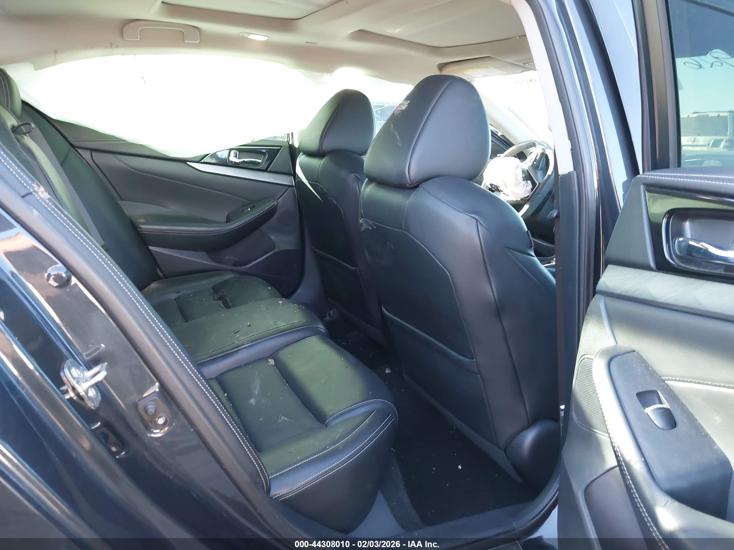 NISSAN MAXIMA image 8