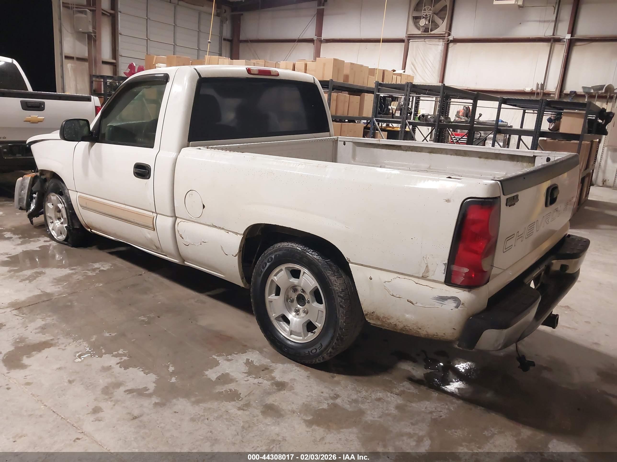 CHEVROLET SILVERADO image 3