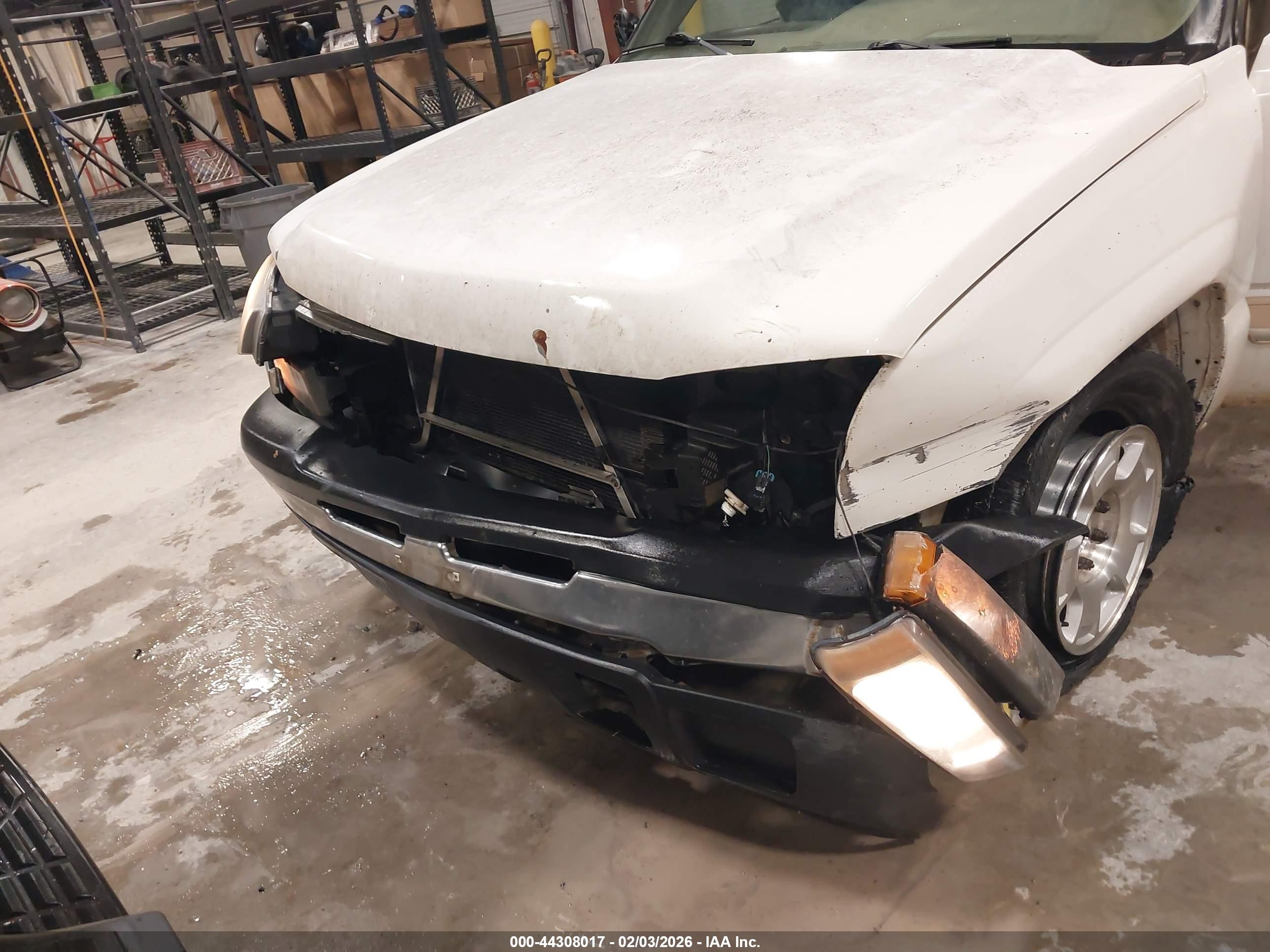 CHEVROLET SILVERADO image 6