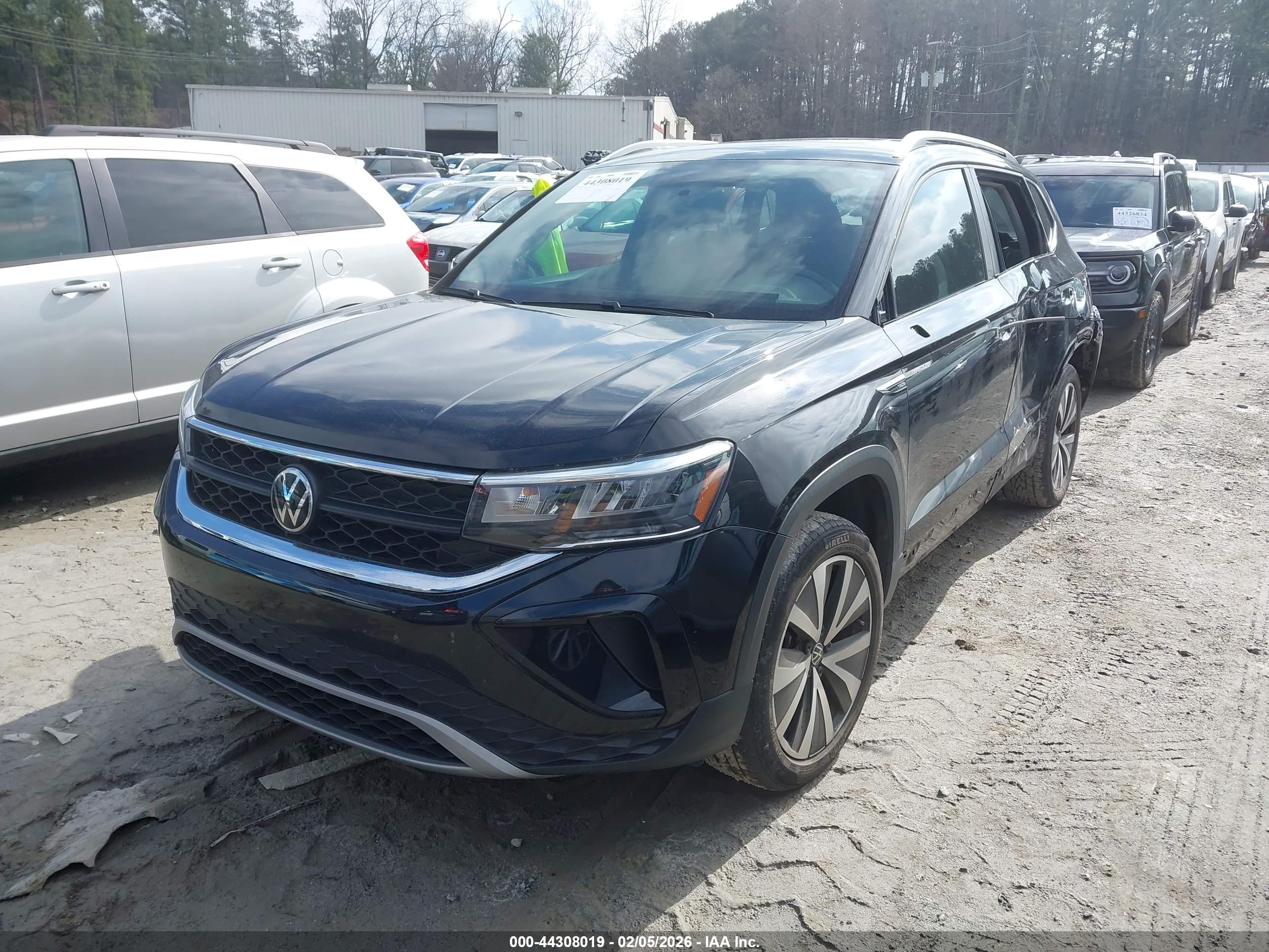VOLKSWAGEN TAOS image 2