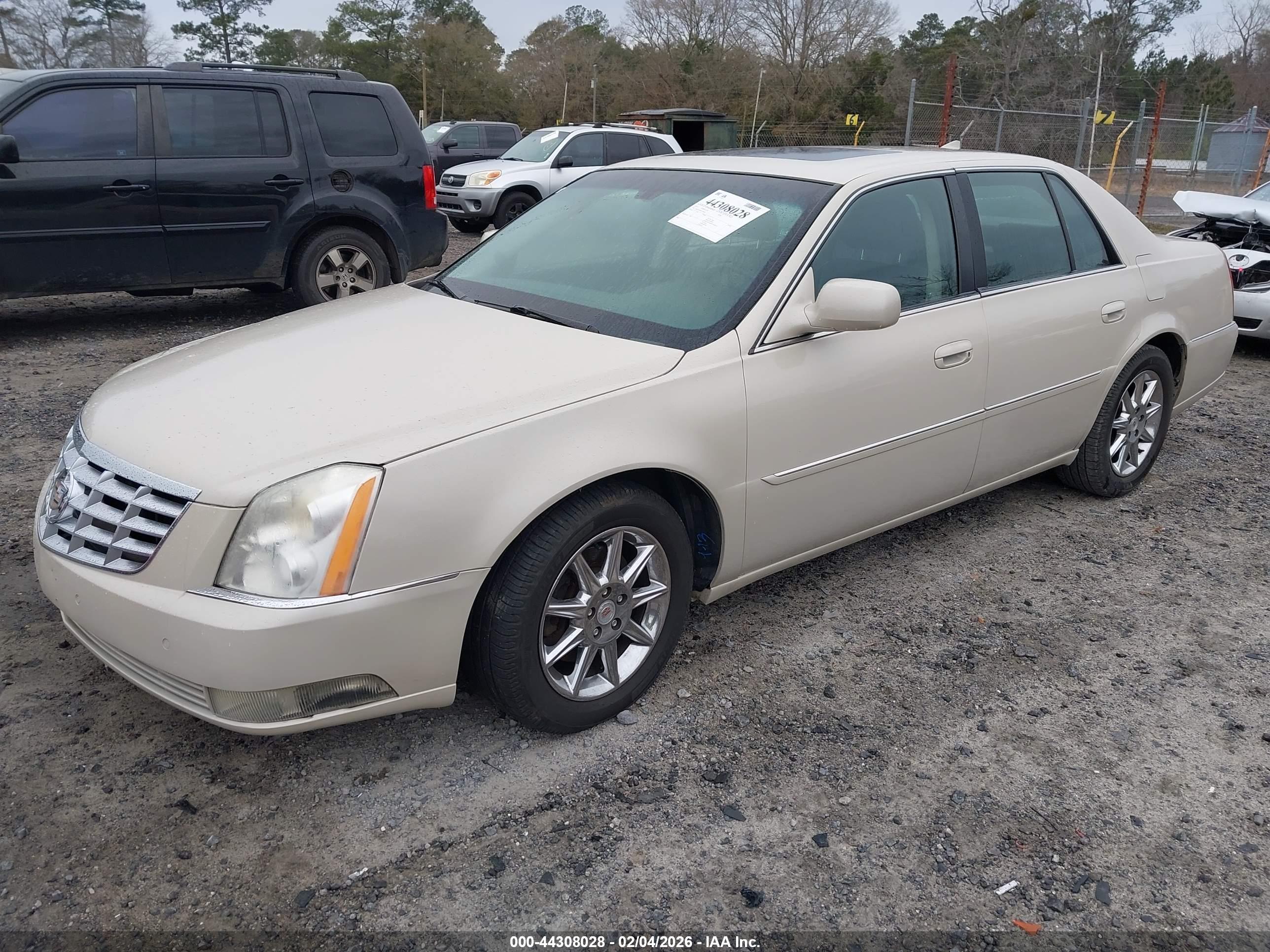 CADILLAC DTS image 2