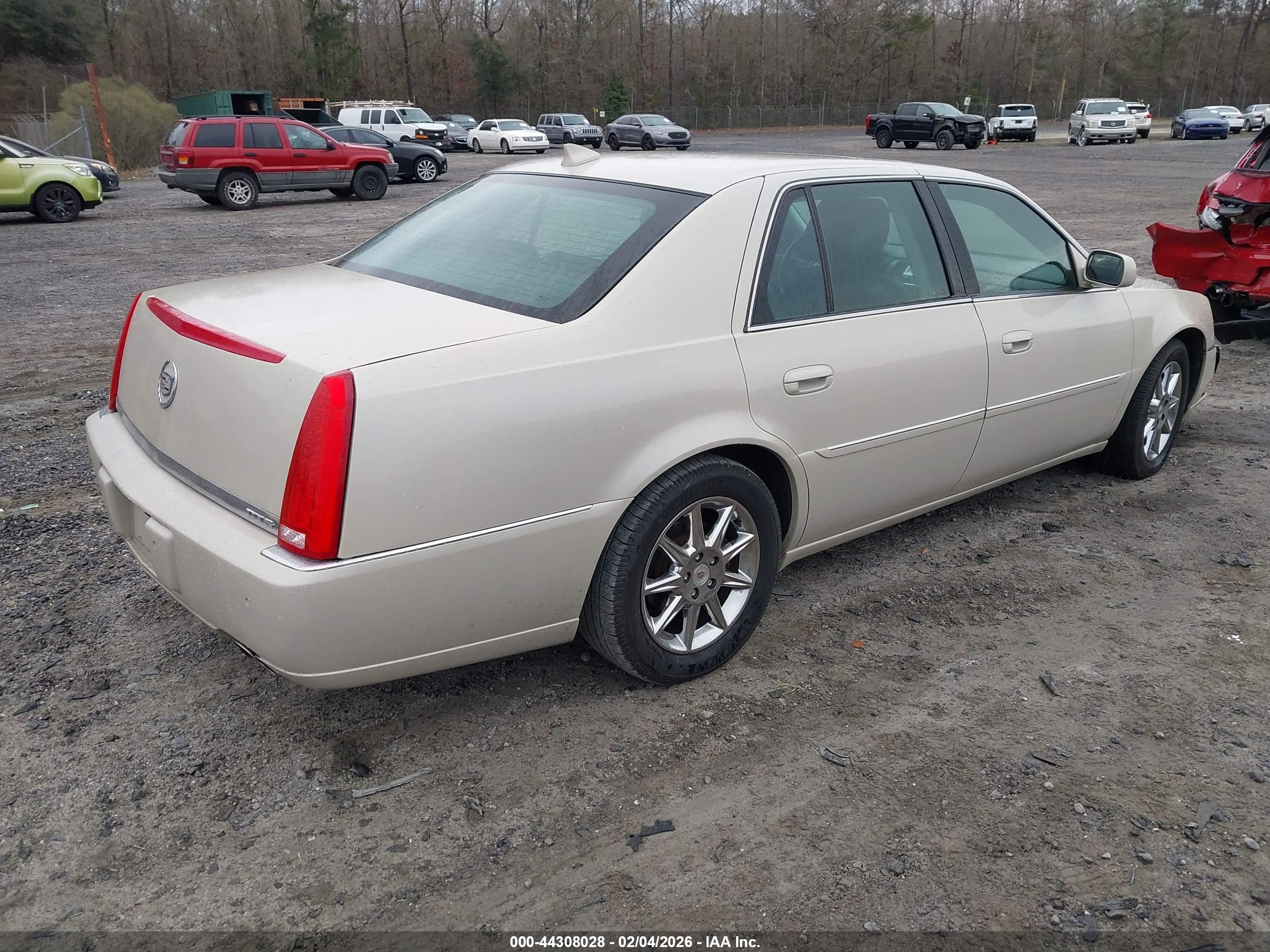 CADILLAC DTS image 4