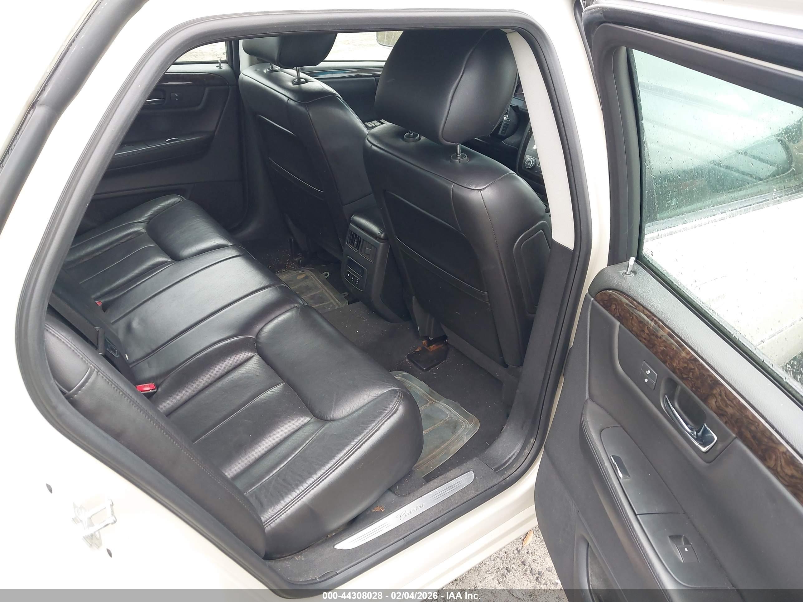 CADILLAC DTS image 8