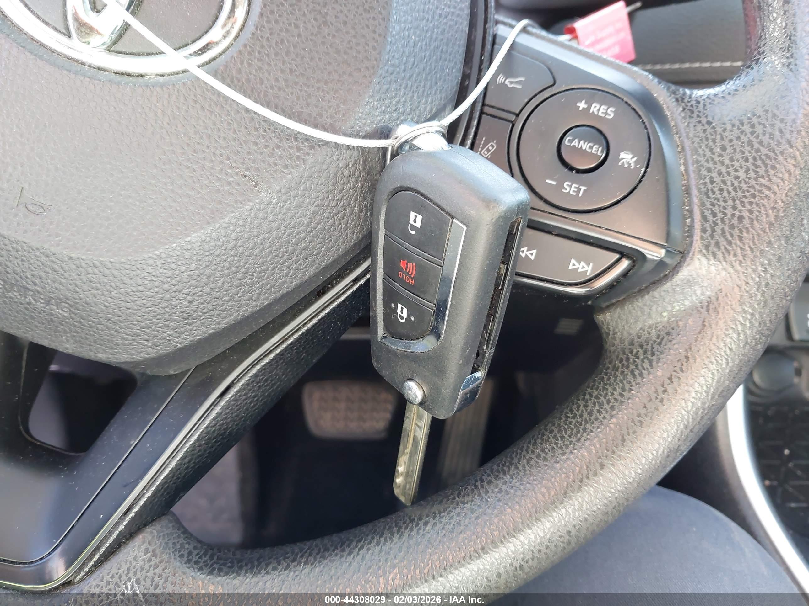 TOYOTA RAV4 image 11
