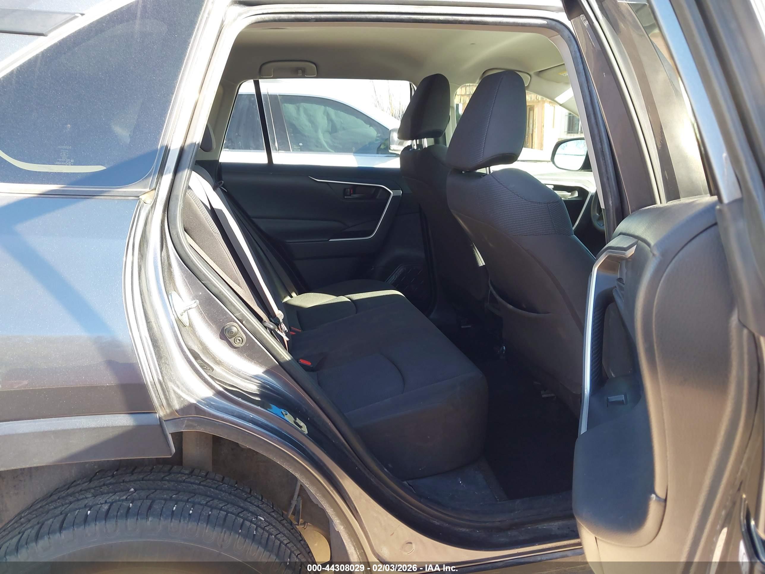 TOYOTA RAV4 image 8