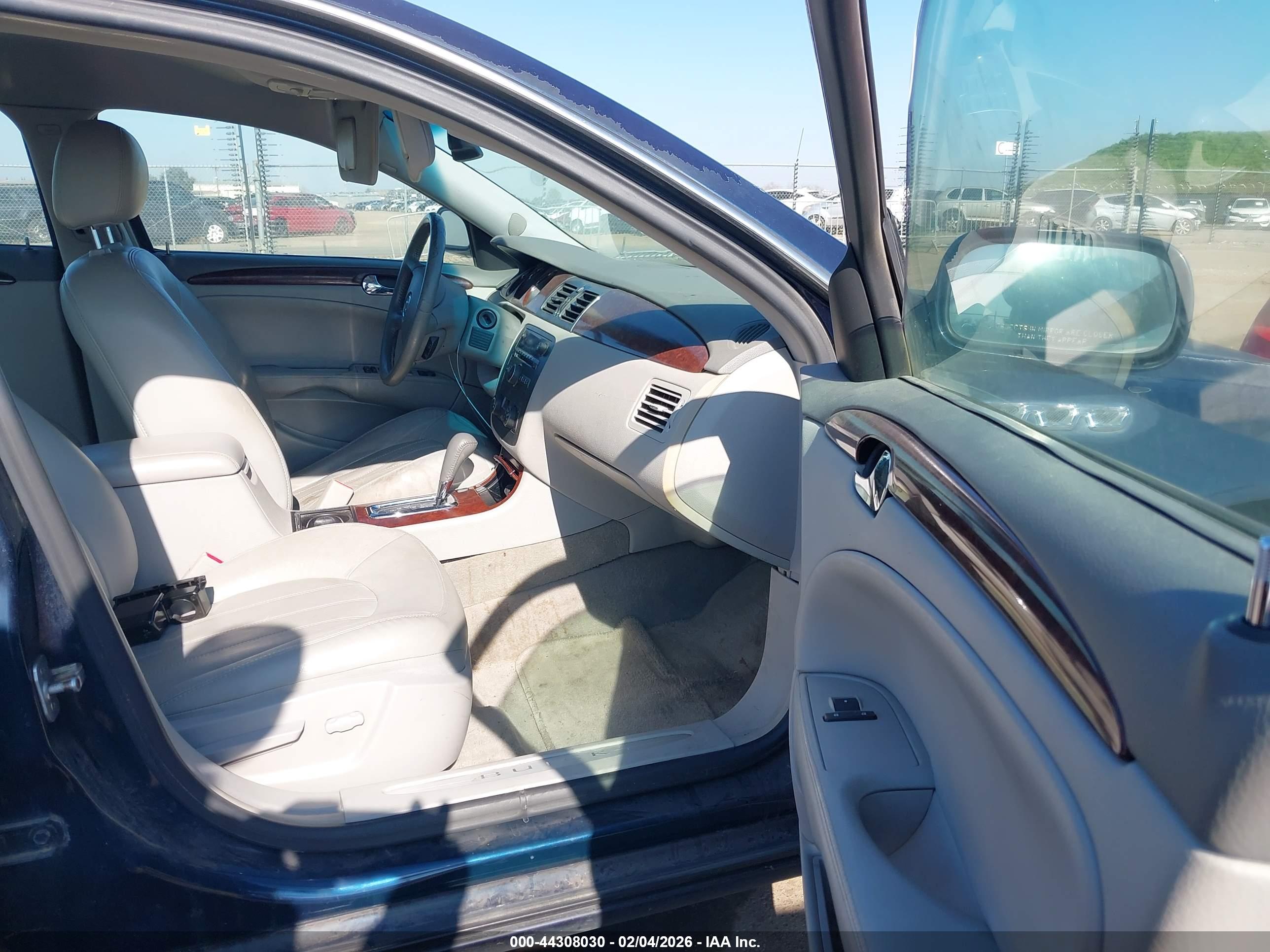 BUICK LUCERNE image 5