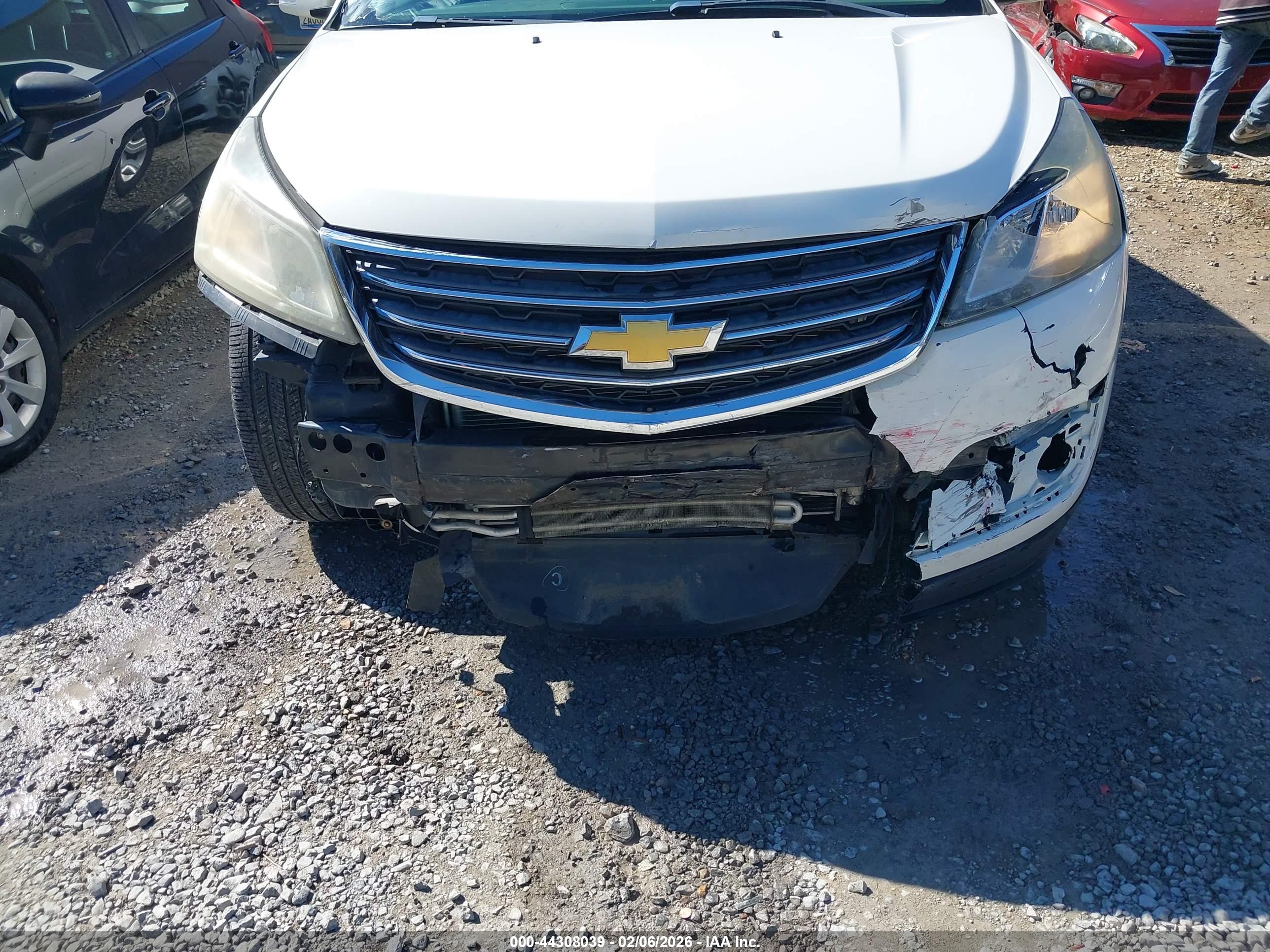 CHEVROLET TRAVERSE image 6