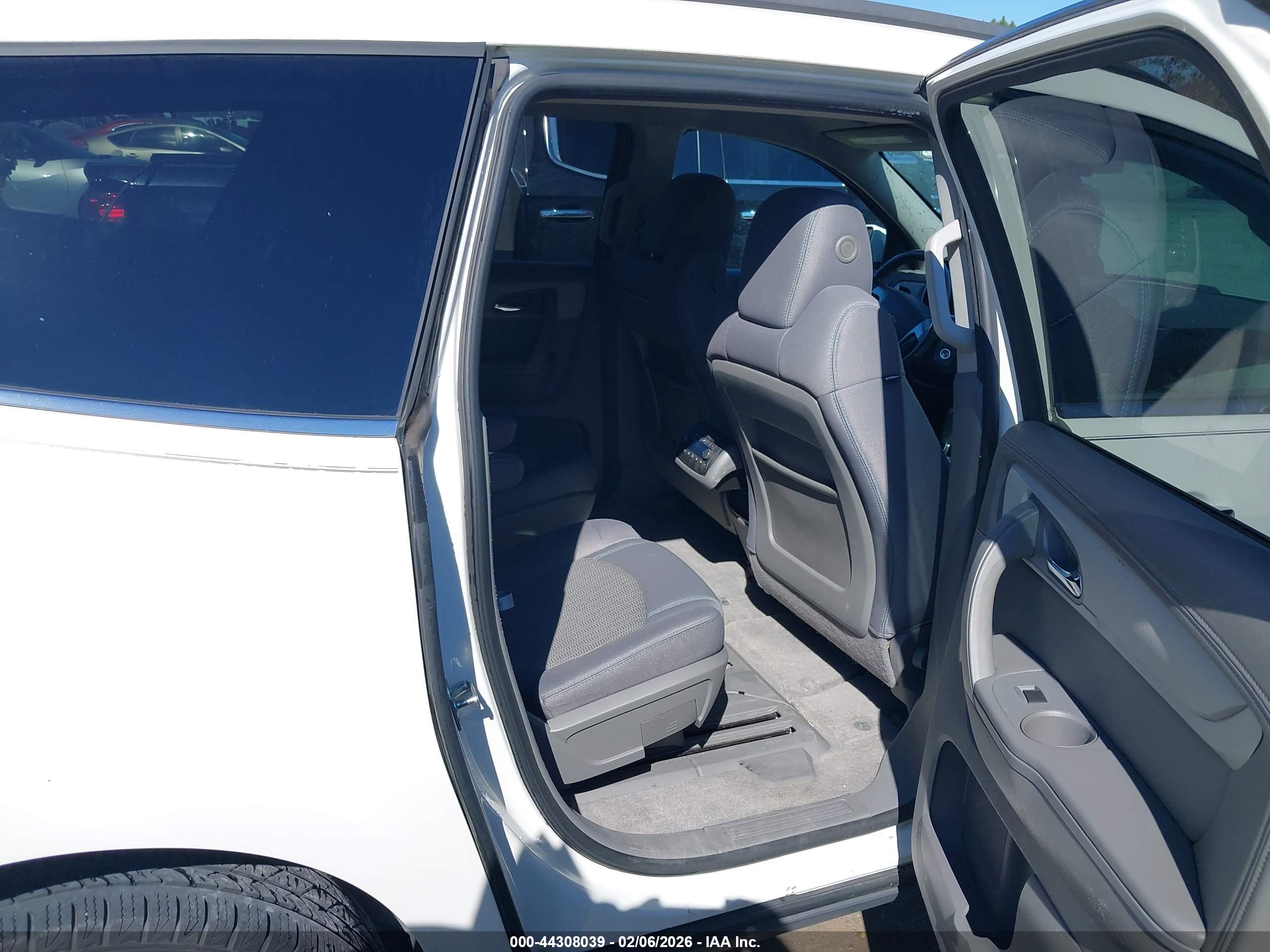 CHEVROLET TRAVERSE image 8