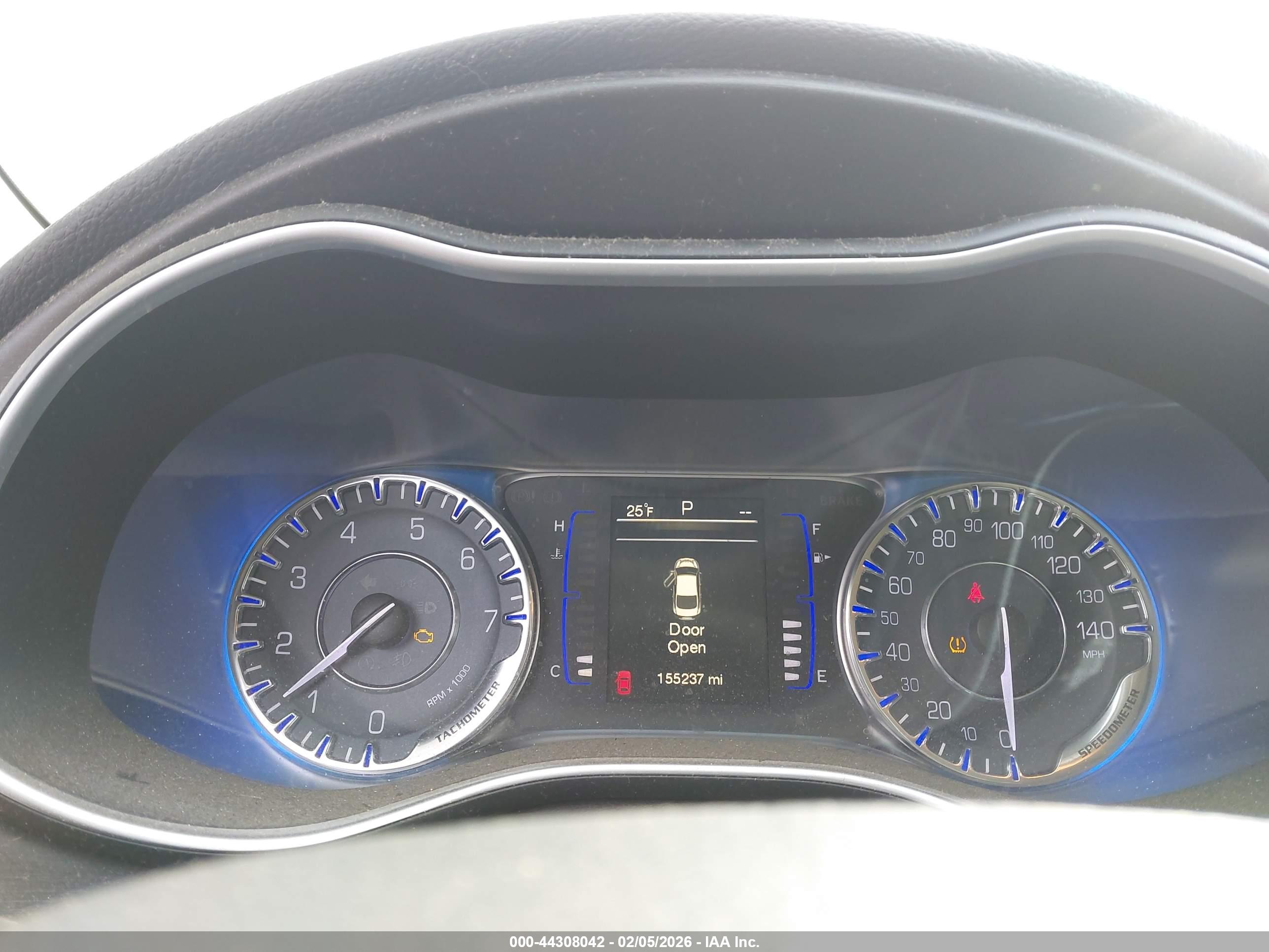 CHRYSLER 200 image 7