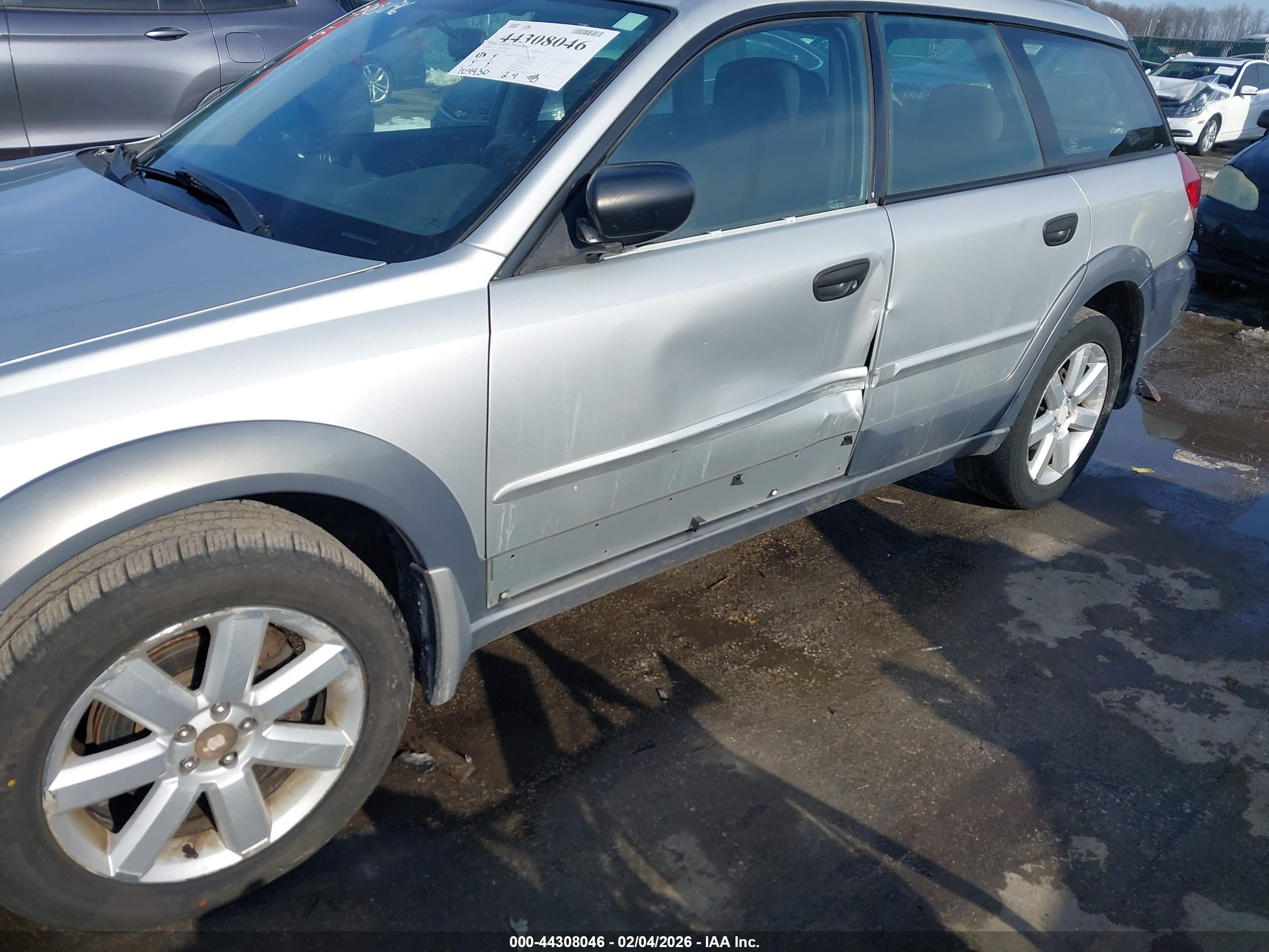 SUBARU OUTBACK image 6
