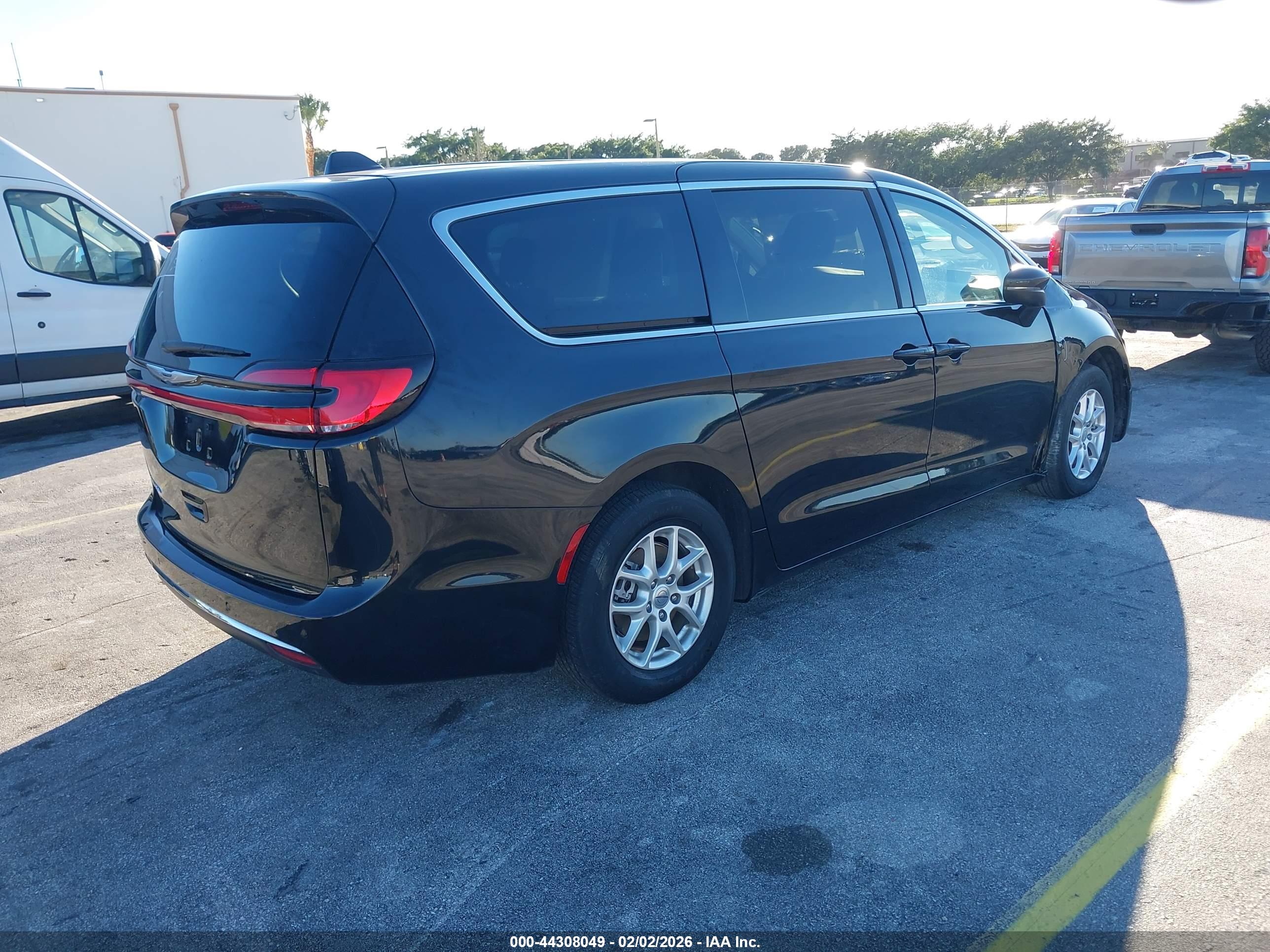 CHRYSLER PACIFICA image 4