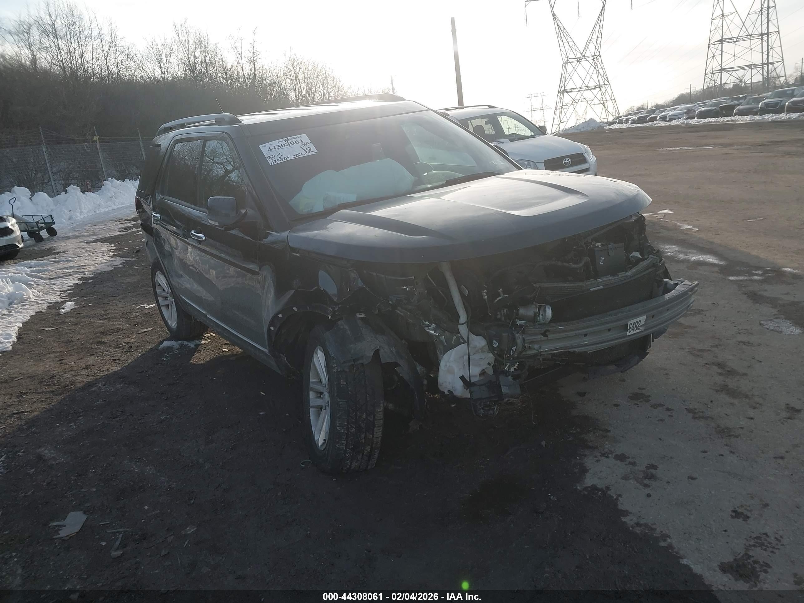 FORD EXPLORER image 6