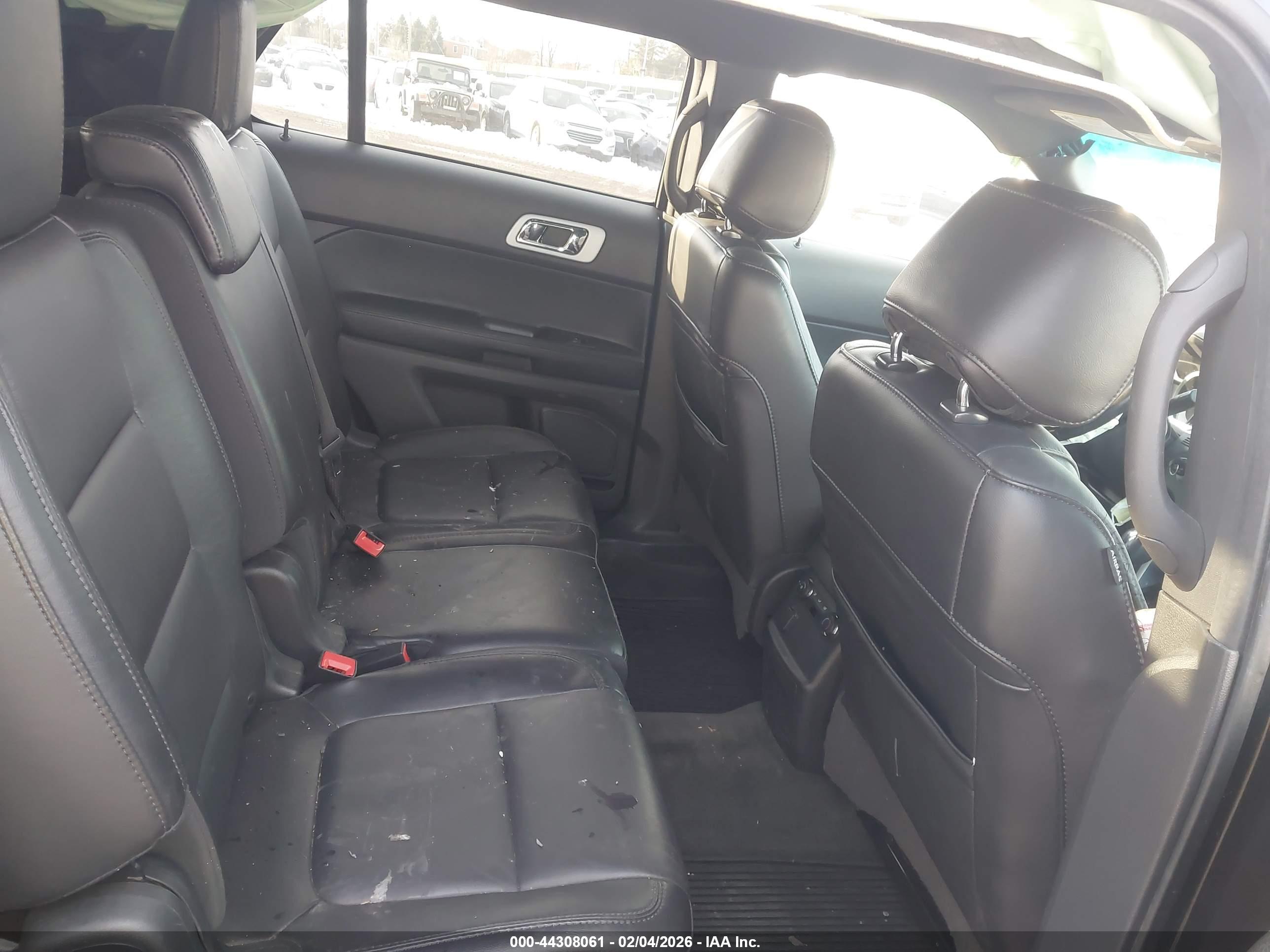 FORD EXPLORER image 8
