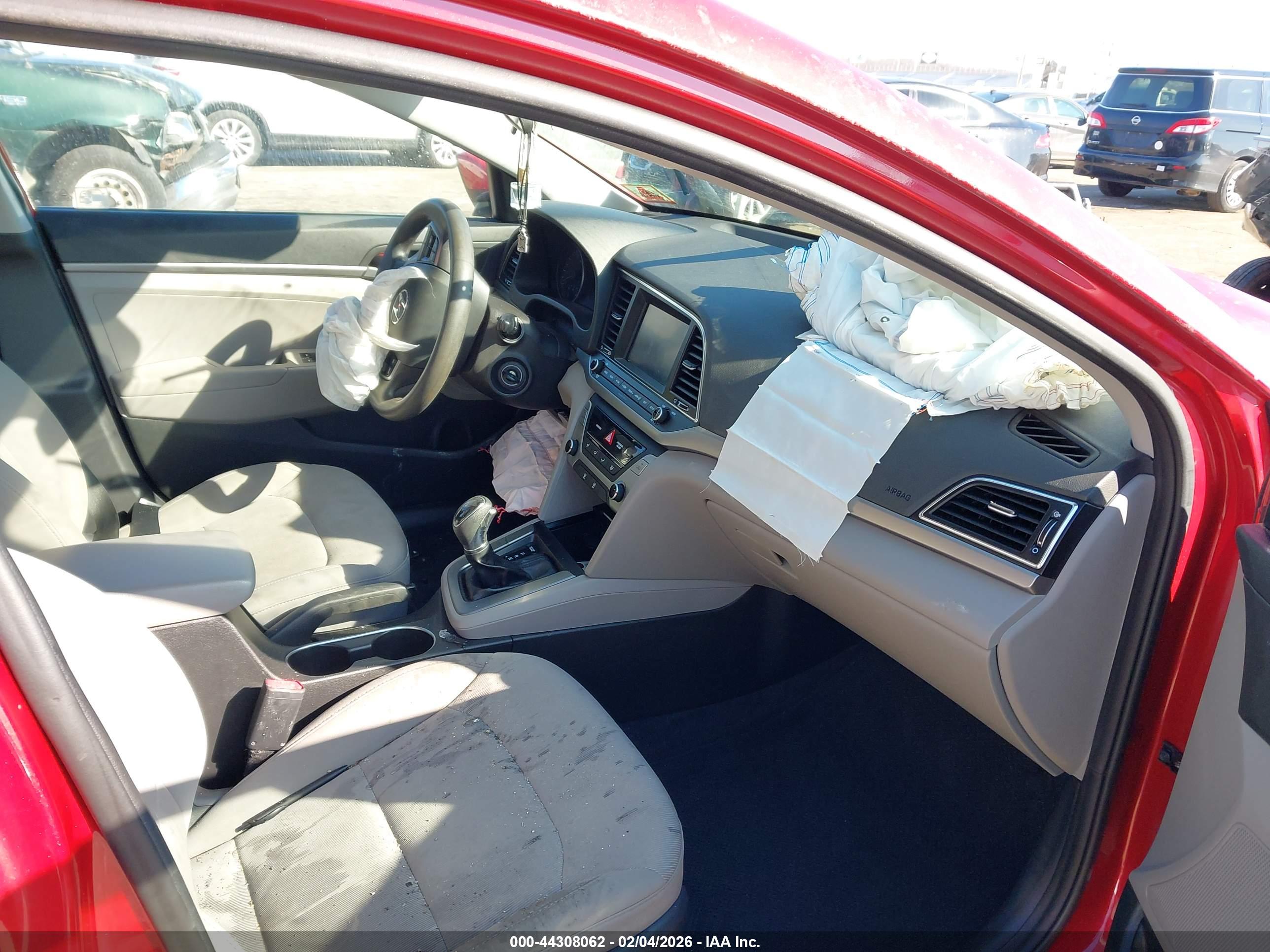 HYUNDAI ELANTRA image 5