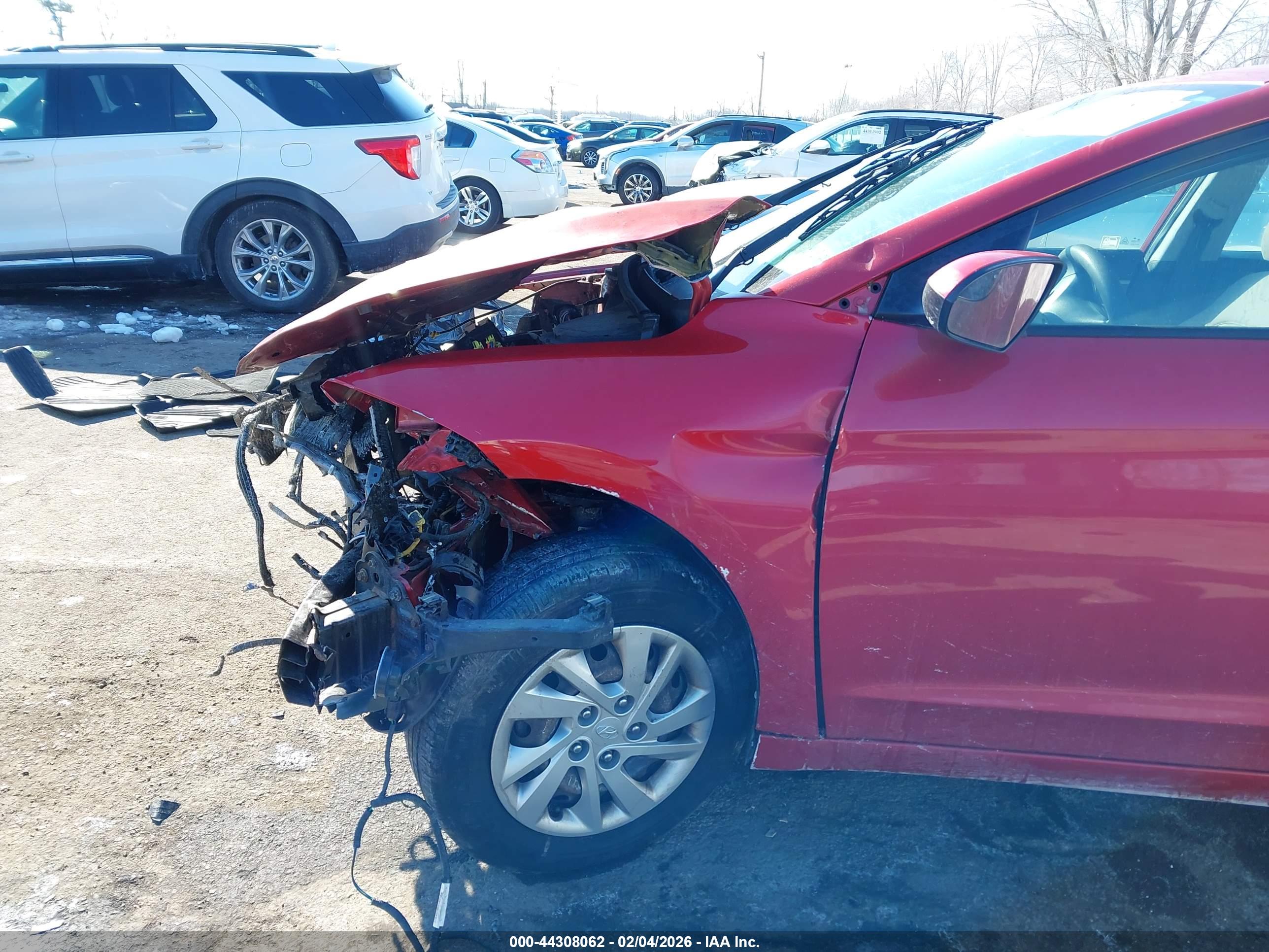 HYUNDAI ELANTRA image 6