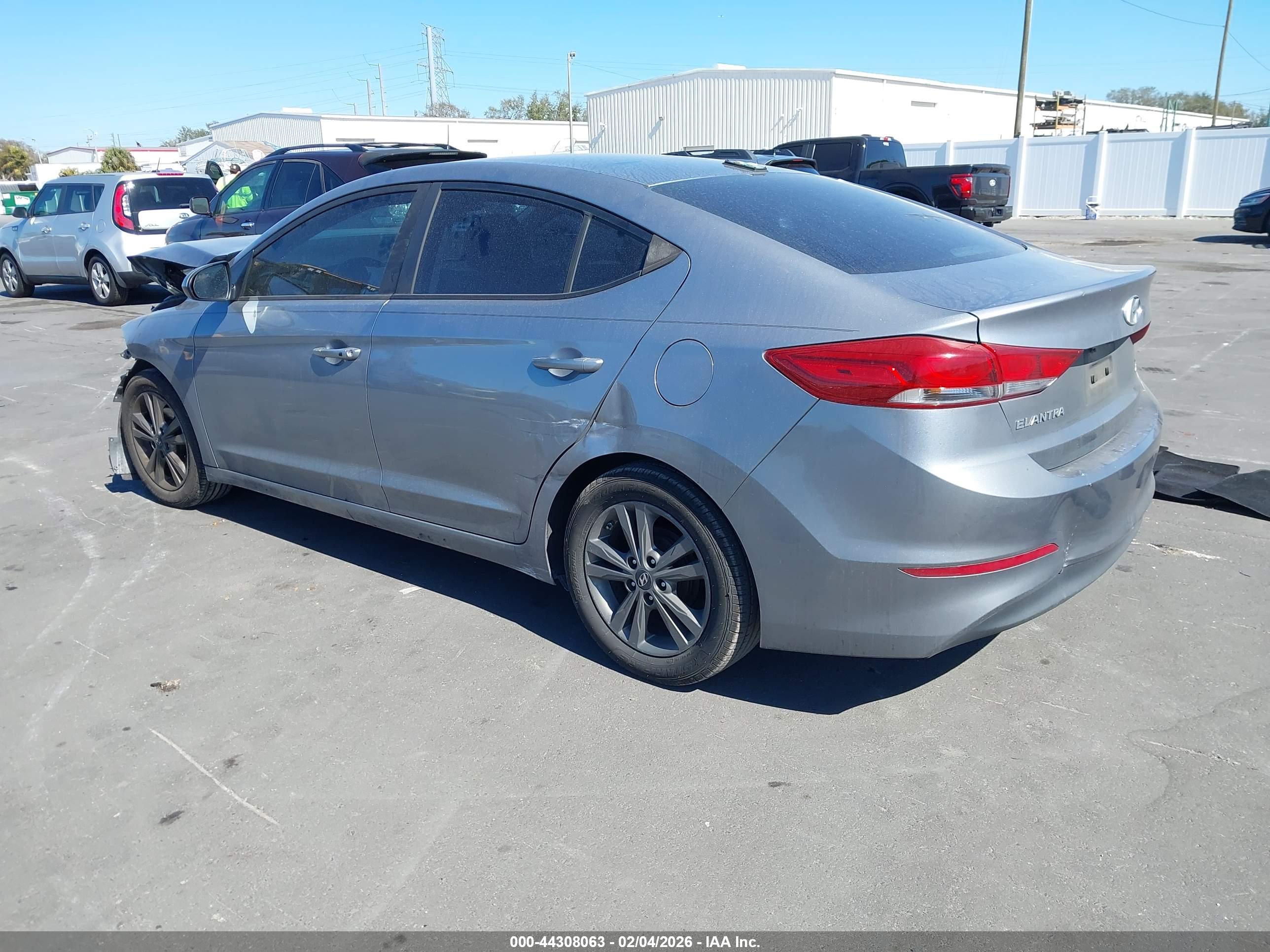 HYUNDAI ELANTRA image 3