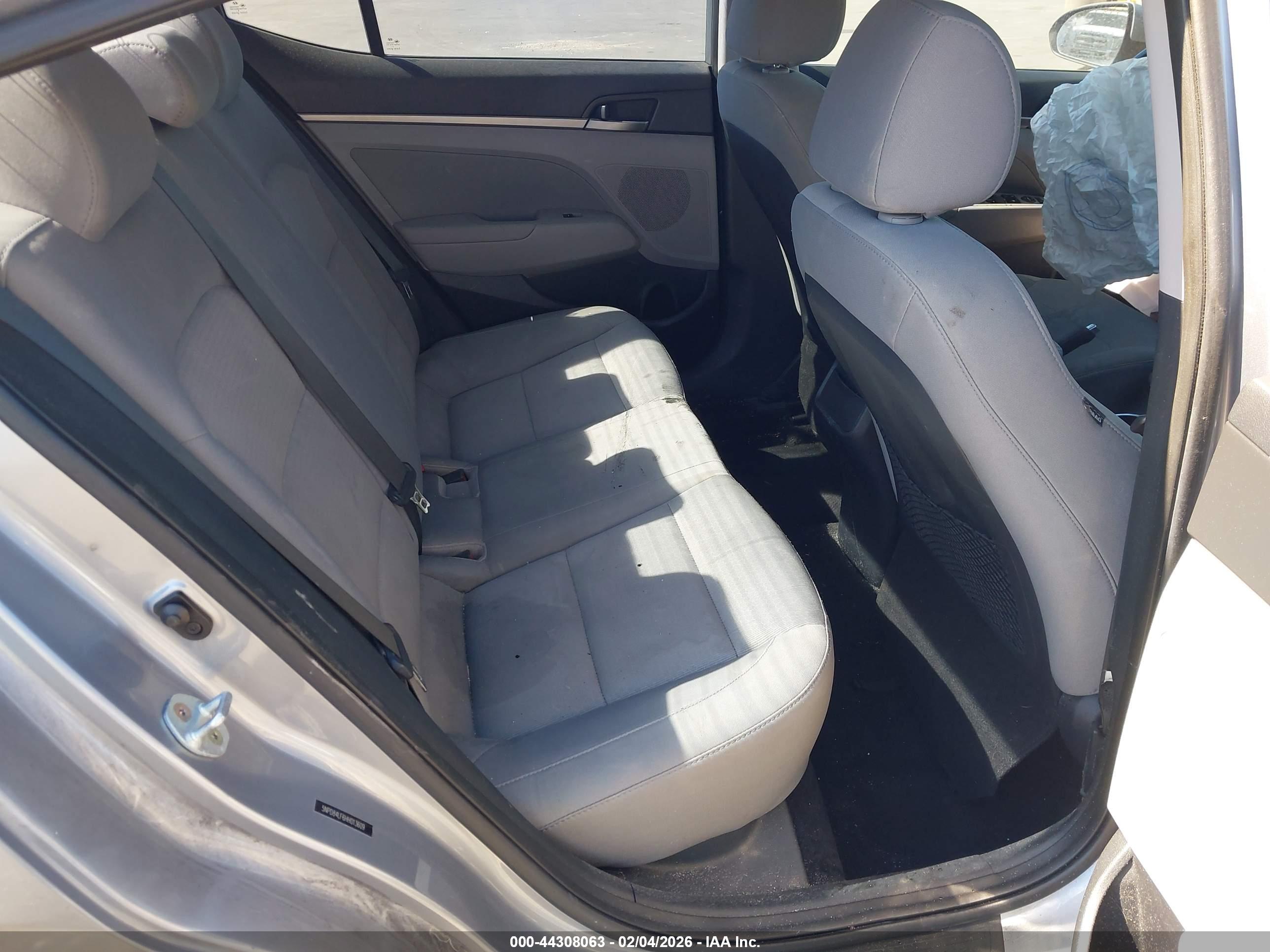 HYUNDAI ELANTRA image 8