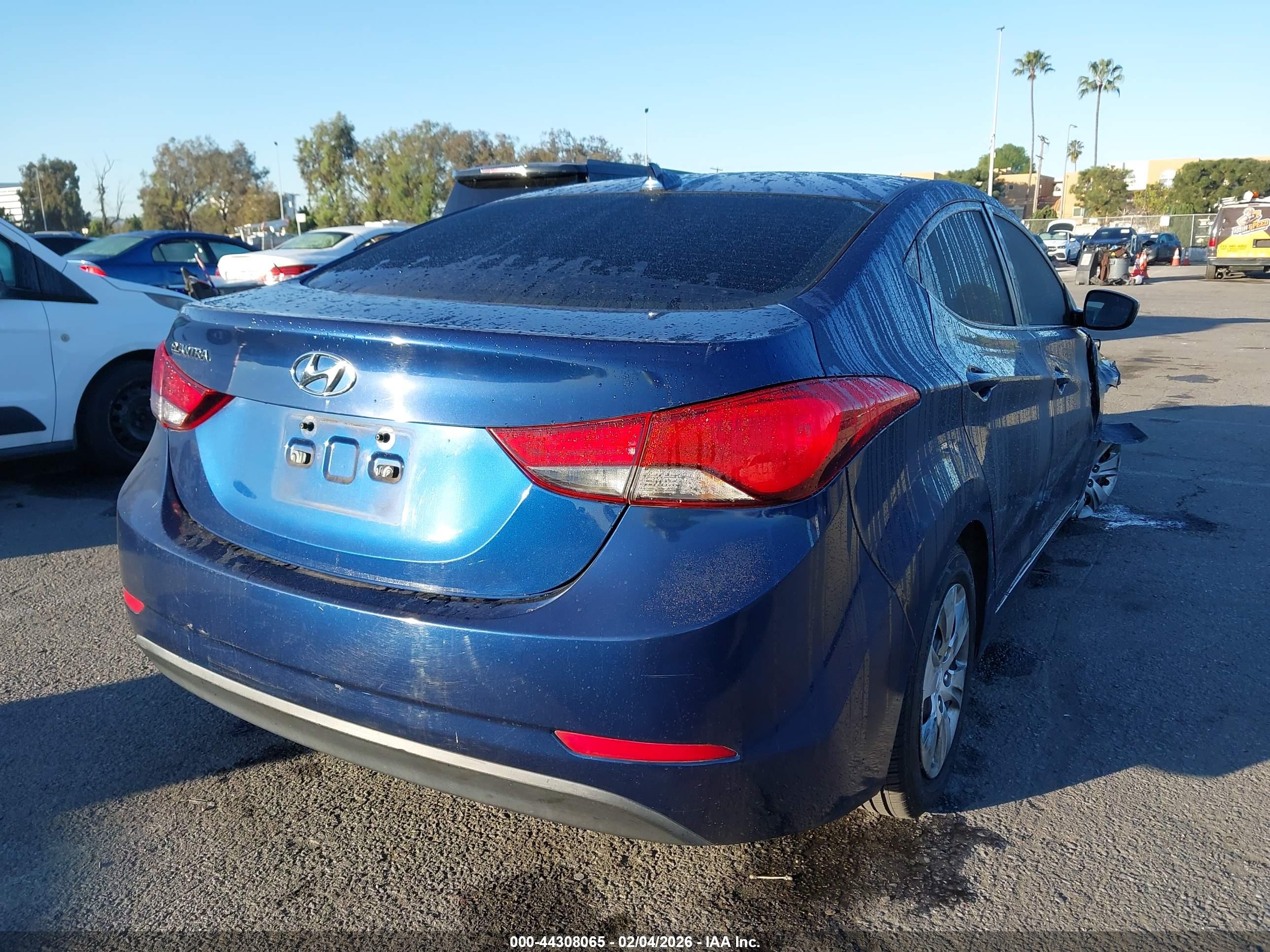 HYUNDAI ELANTRA image 4