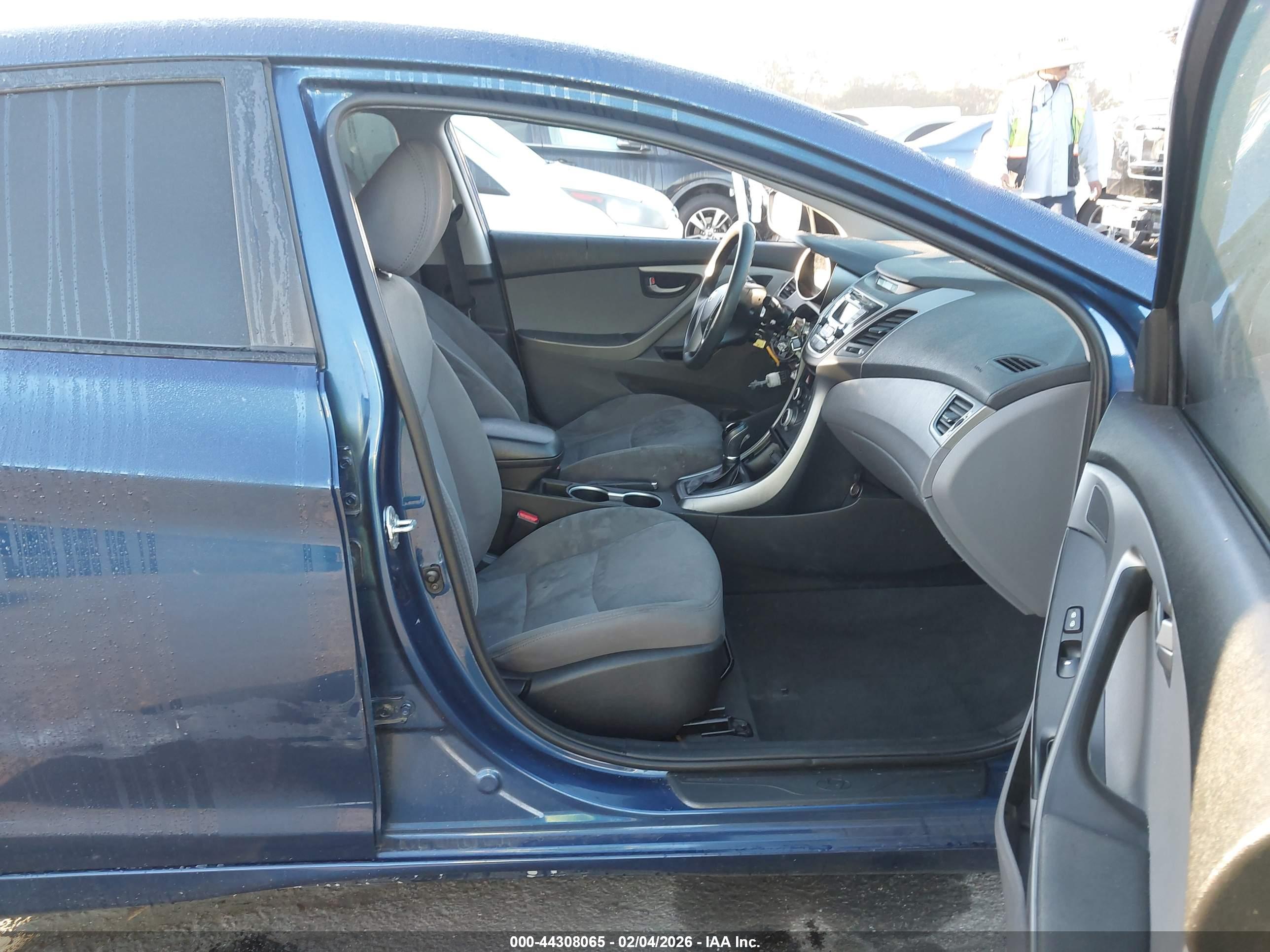 HYUNDAI ELANTRA image 5