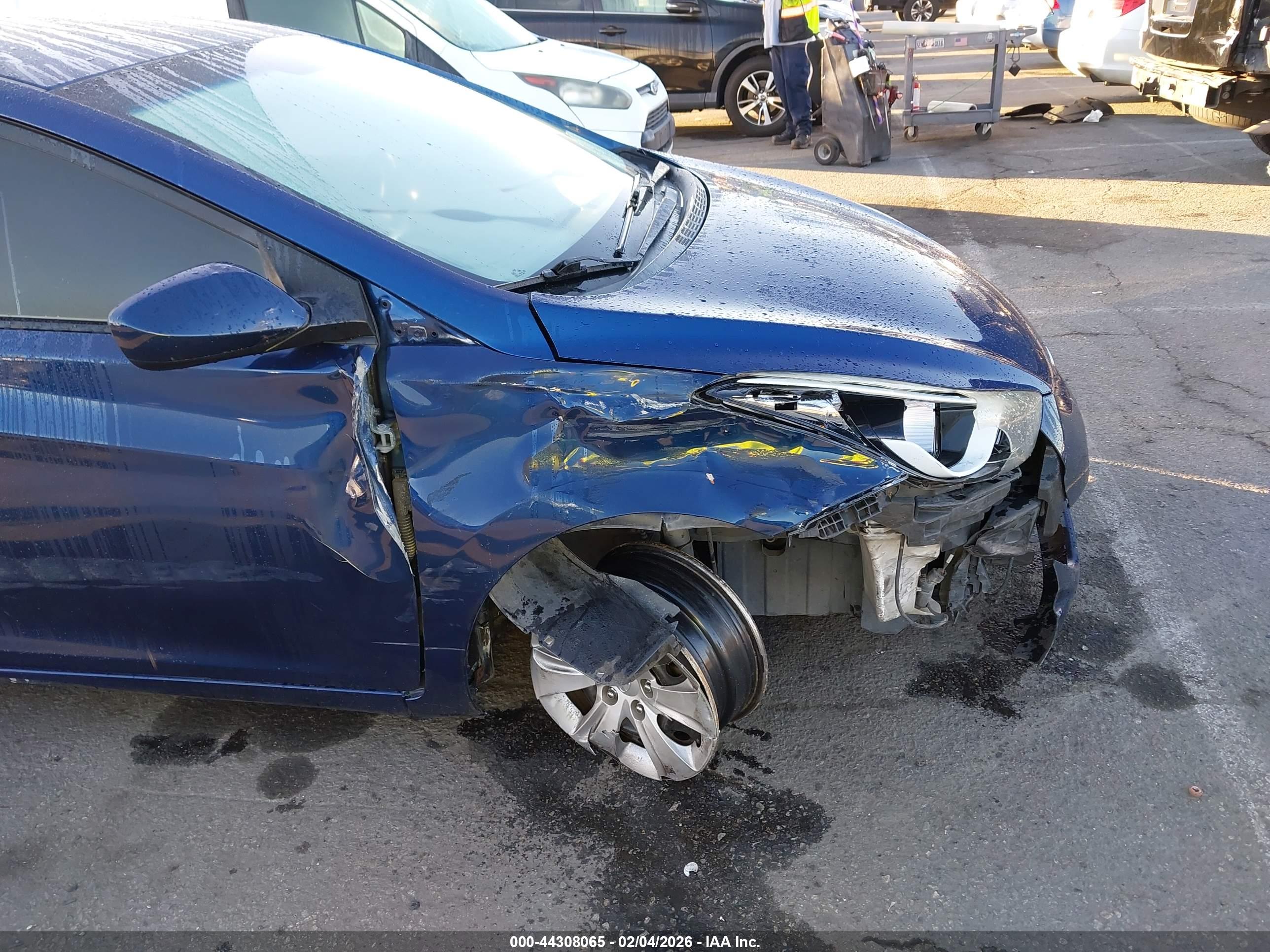 HYUNDAI ELANTRA image 6