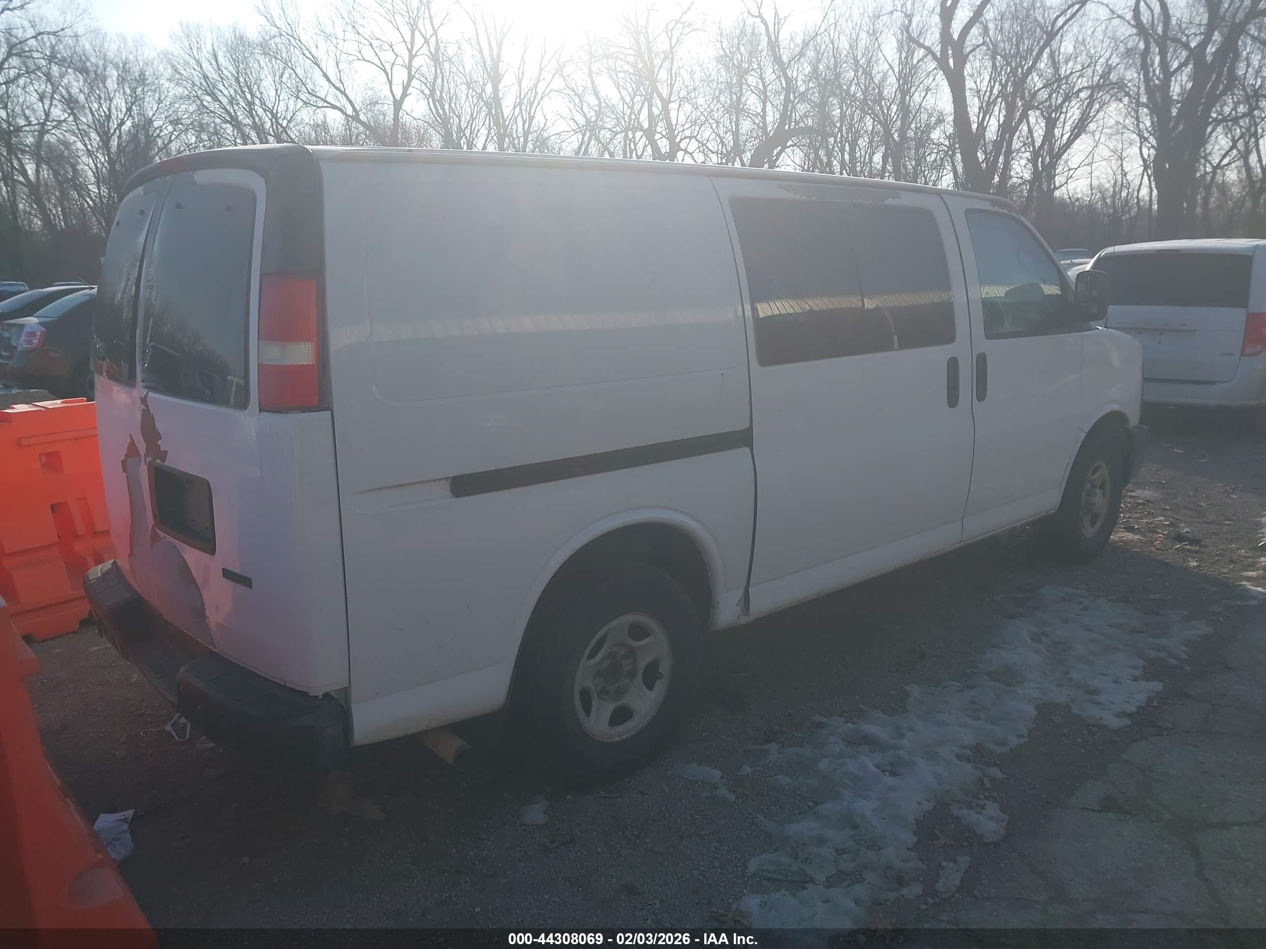 CHEVROLET EXPRESS image 4