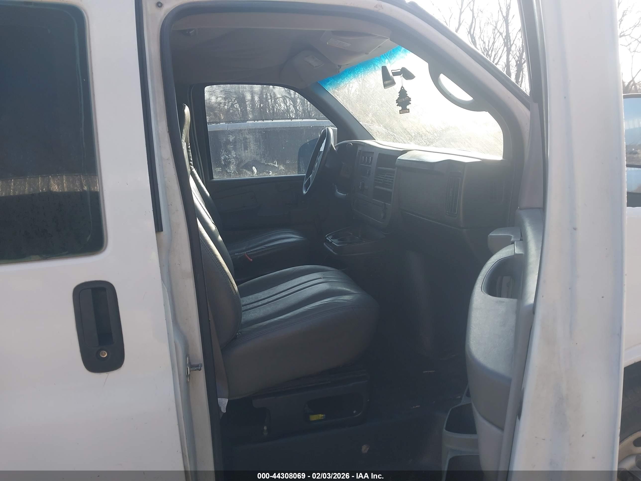 CHEVROLET EXPRESS image 5