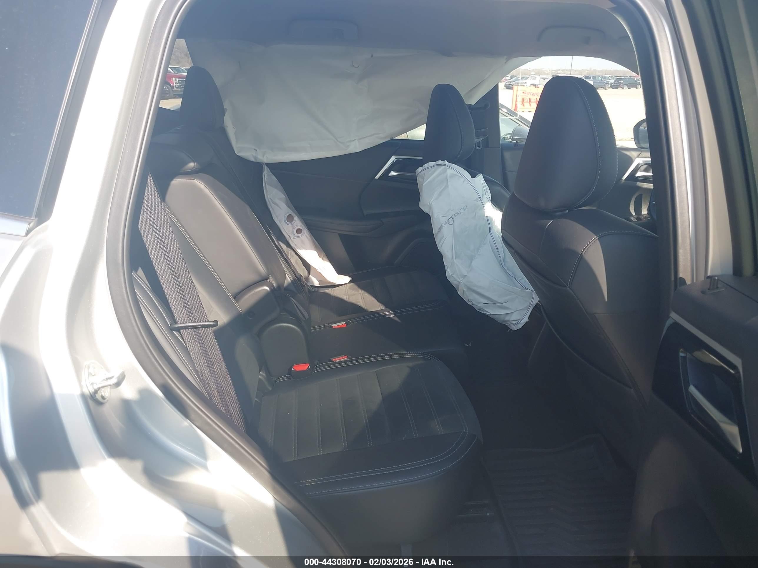 MITSUBISHI OUTLANDER image 8