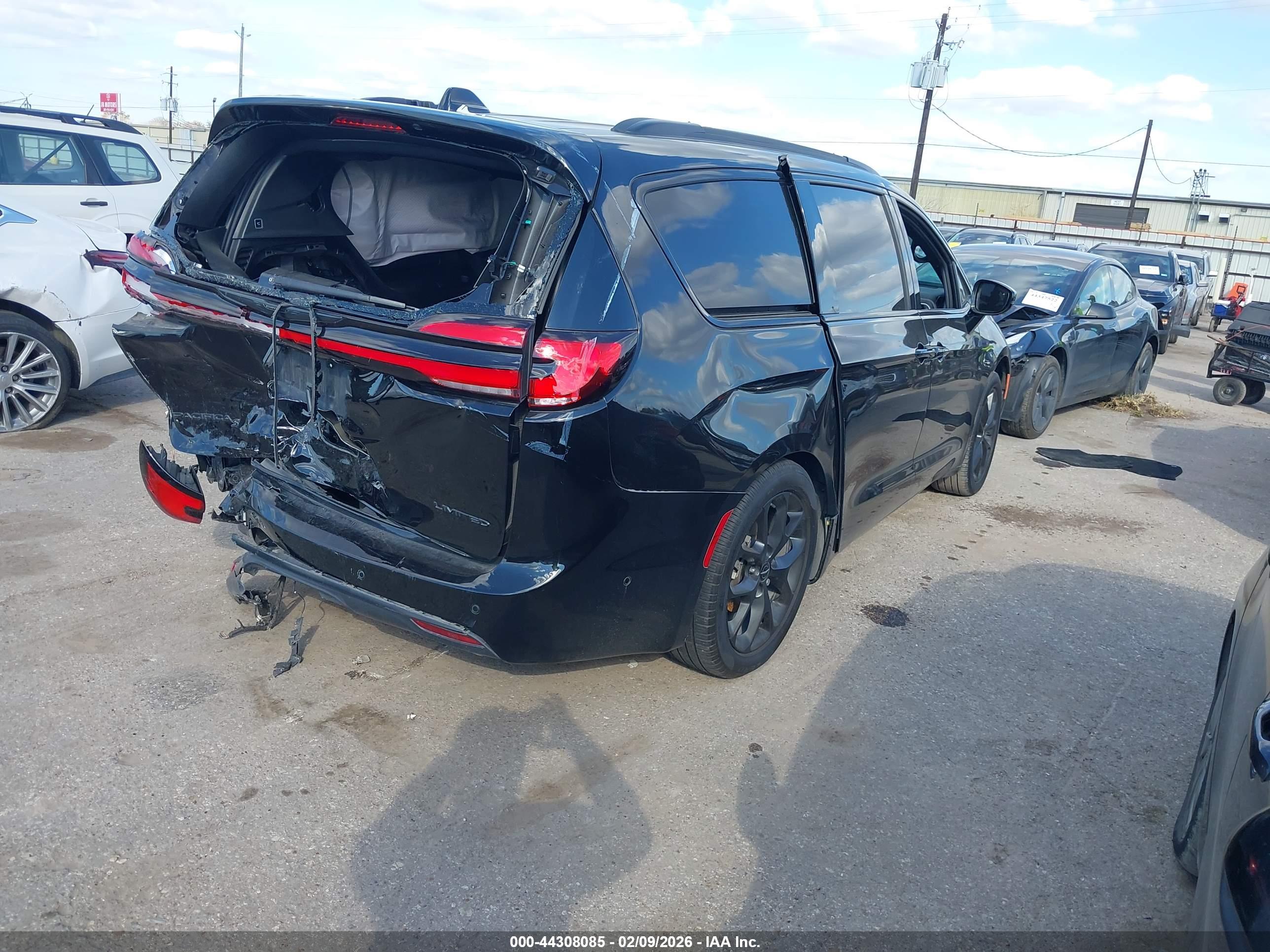 CHRYSLER PACIFICA image 4