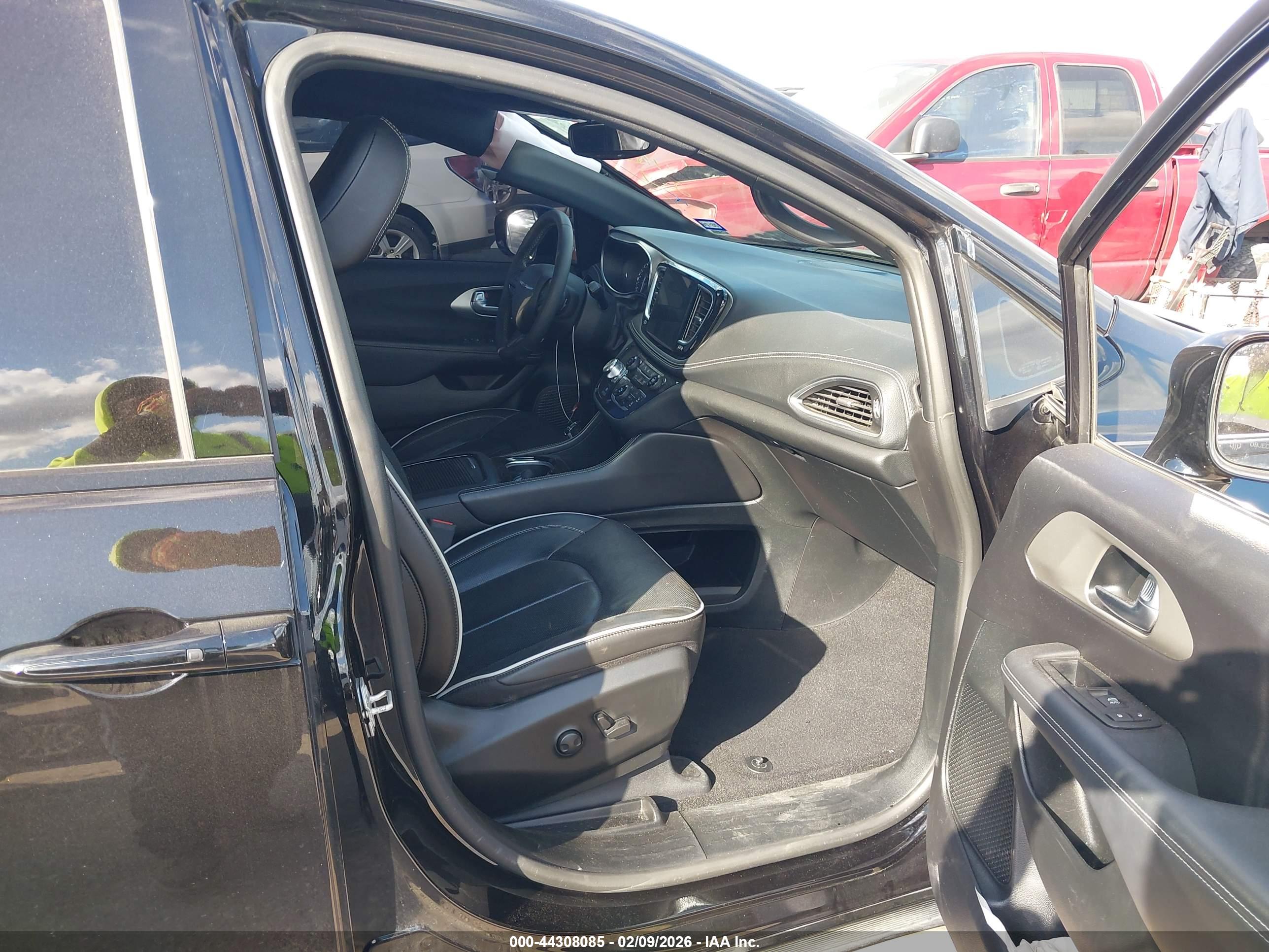 CHRYSLER PACIFICA image 5
