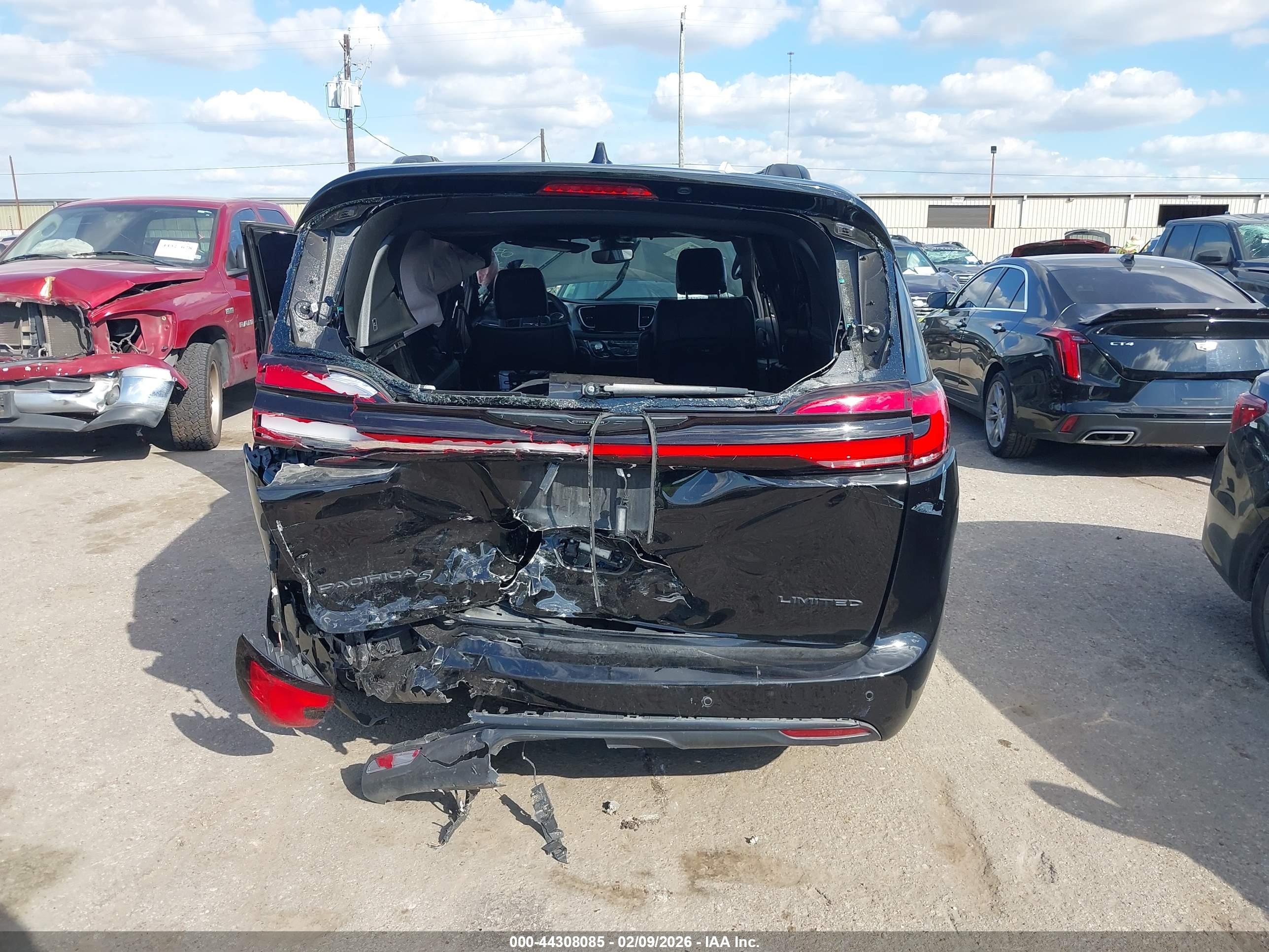 CHRYSLER PACIFICA image 6