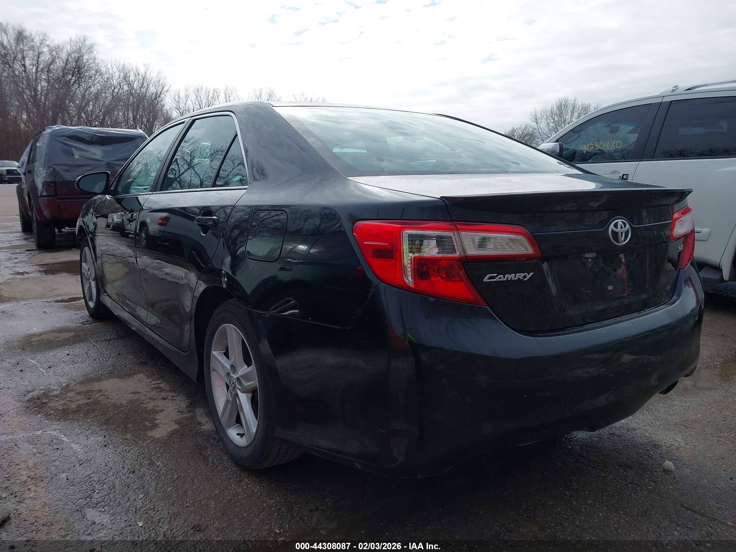 TOYOTA CAMRY image 3