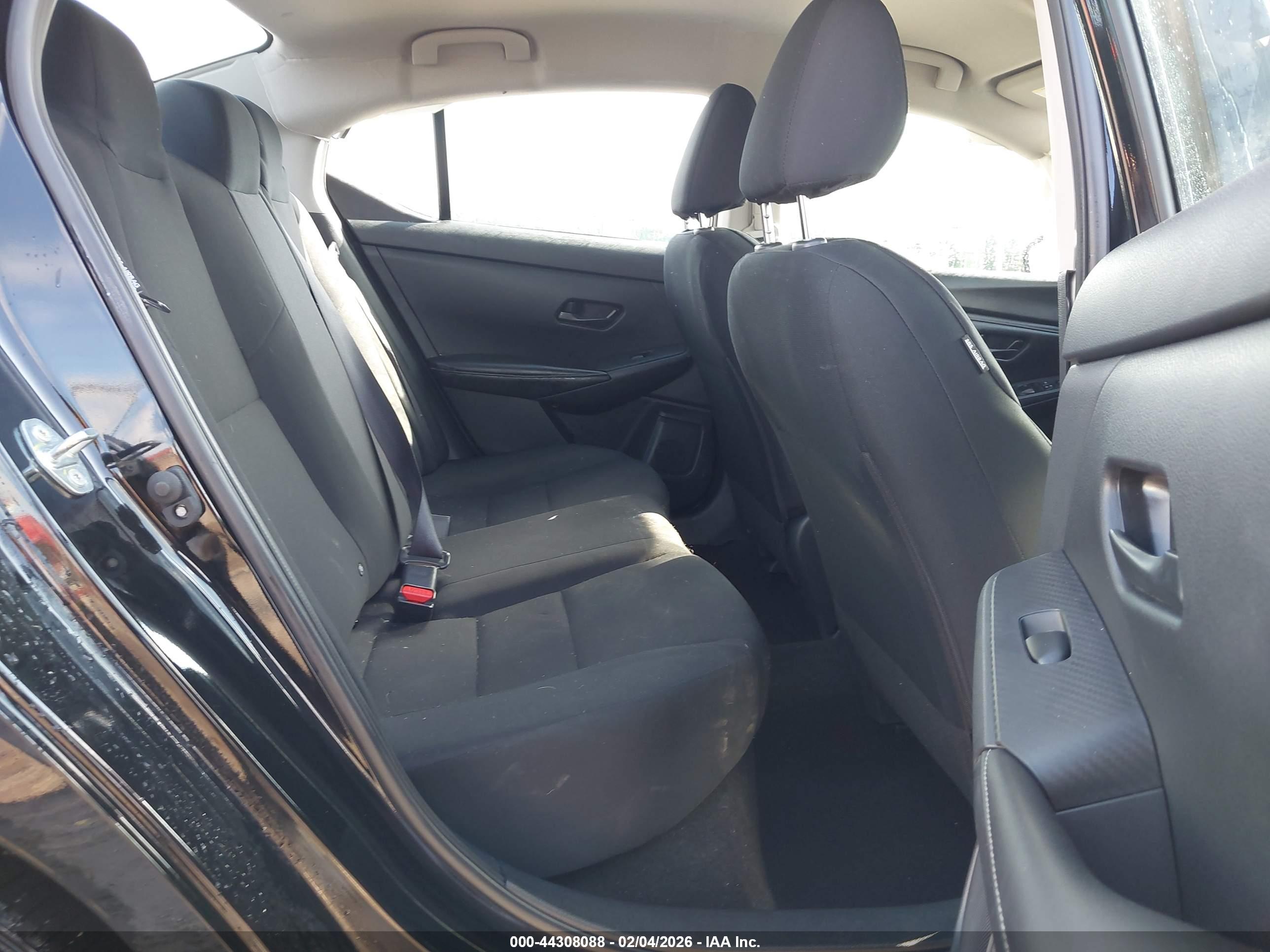 NISSAN SENTRA image 8