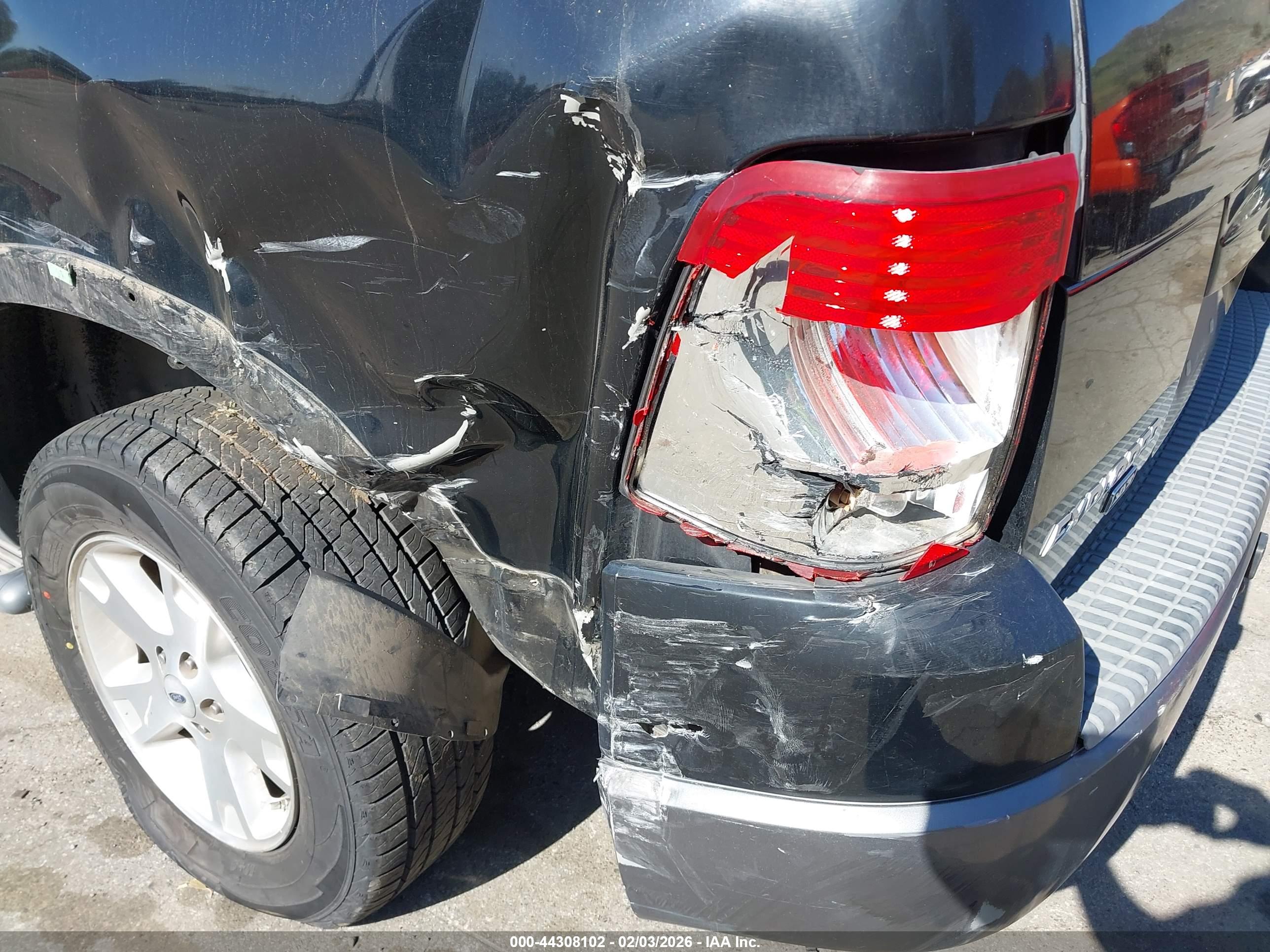 FORD EXPLORER image 6