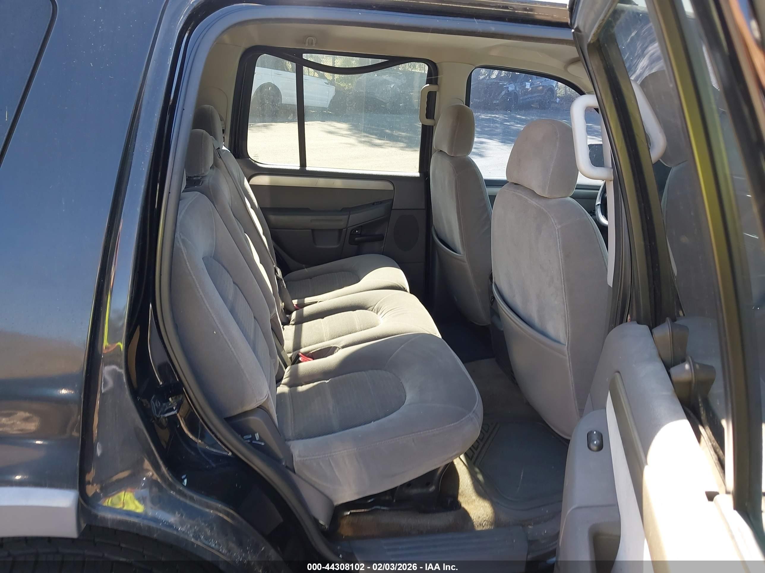 FORD EXPLORER image 8