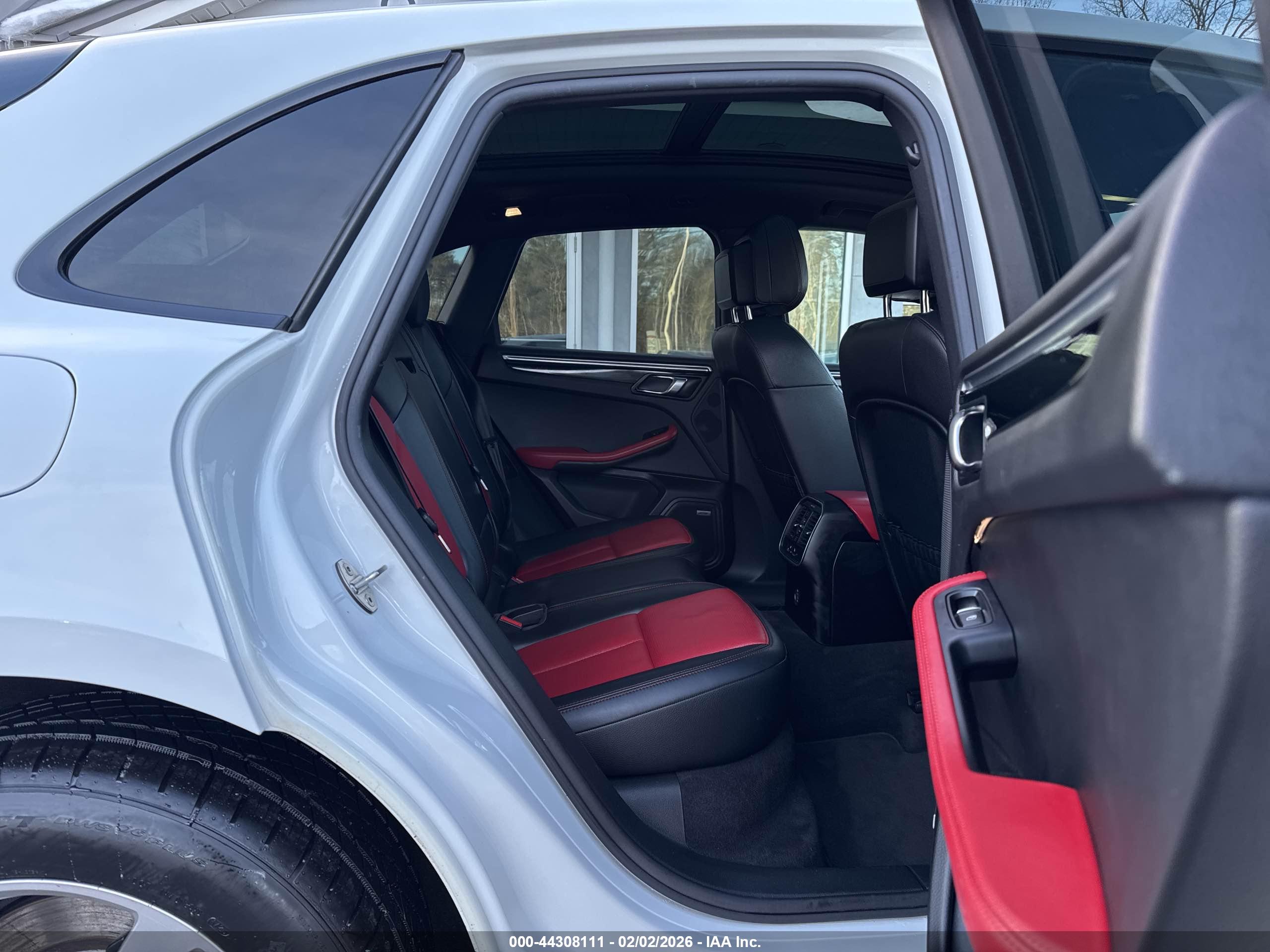 PORSCHE MACAN image 8