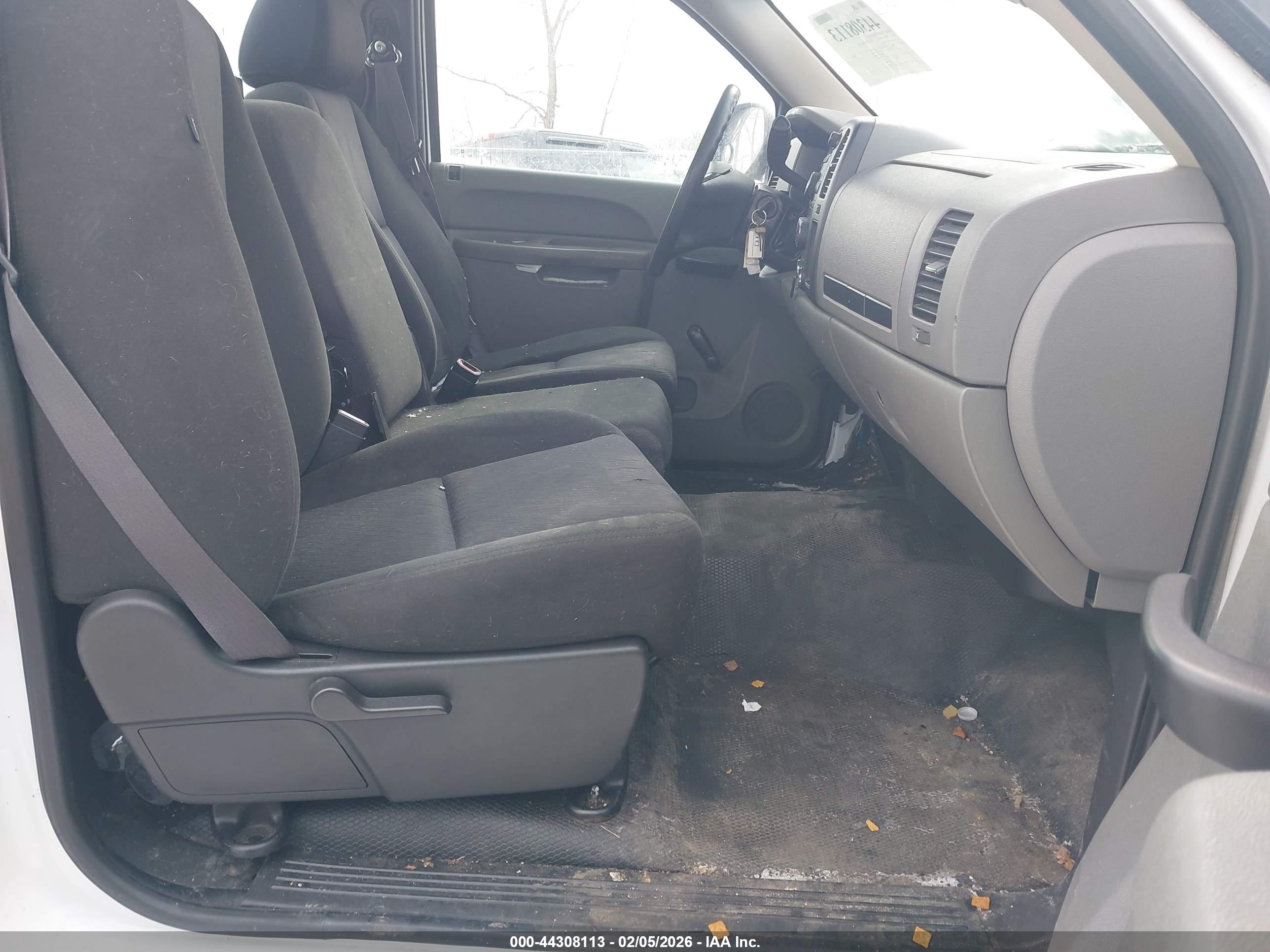 CHEVROLET SILVERADO image 5