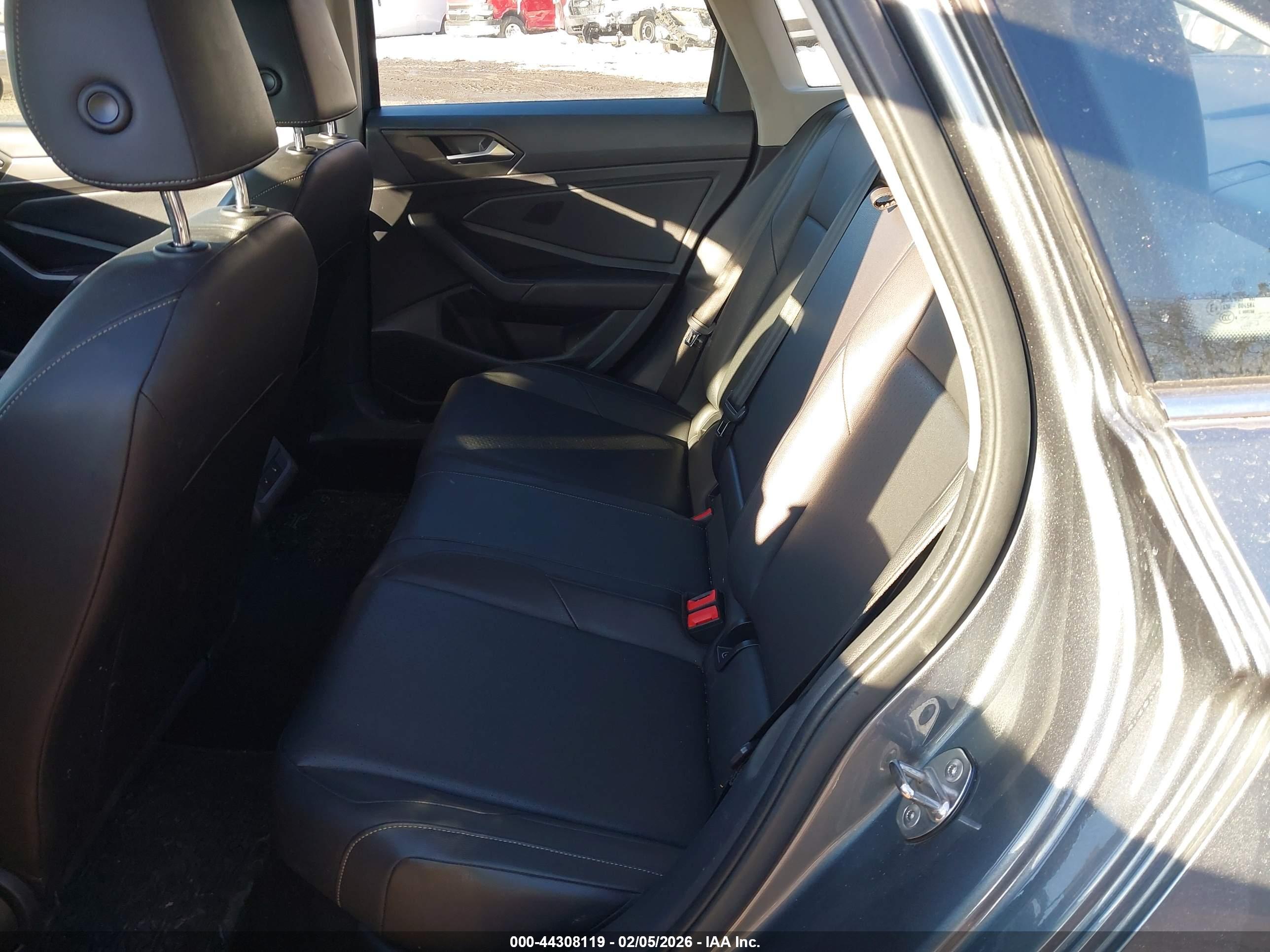 VOLKSWAGEN JETTA image 8