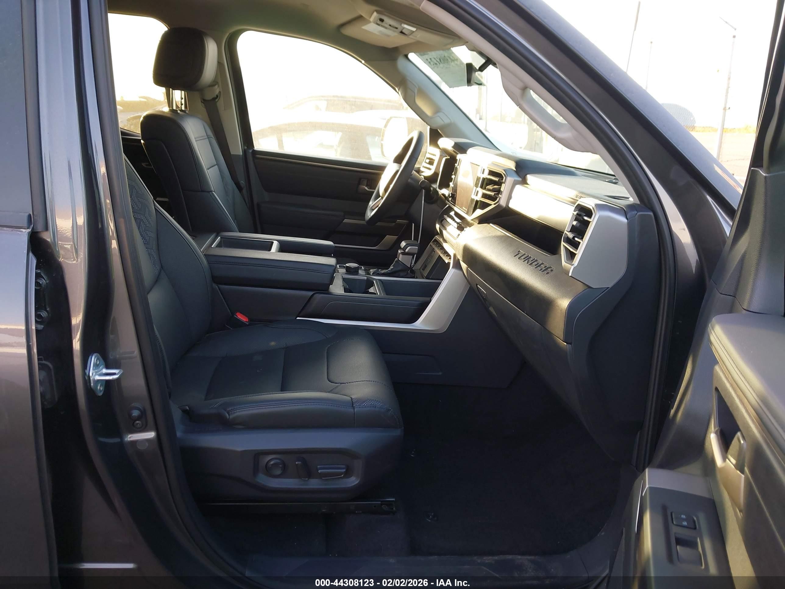 TOYOTA TUNDRA image 5