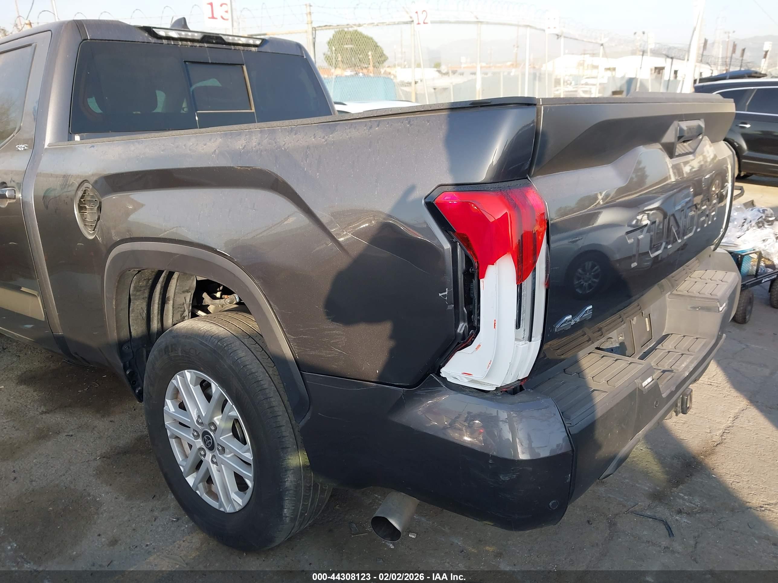 TOYOTA TUNDRA image 6